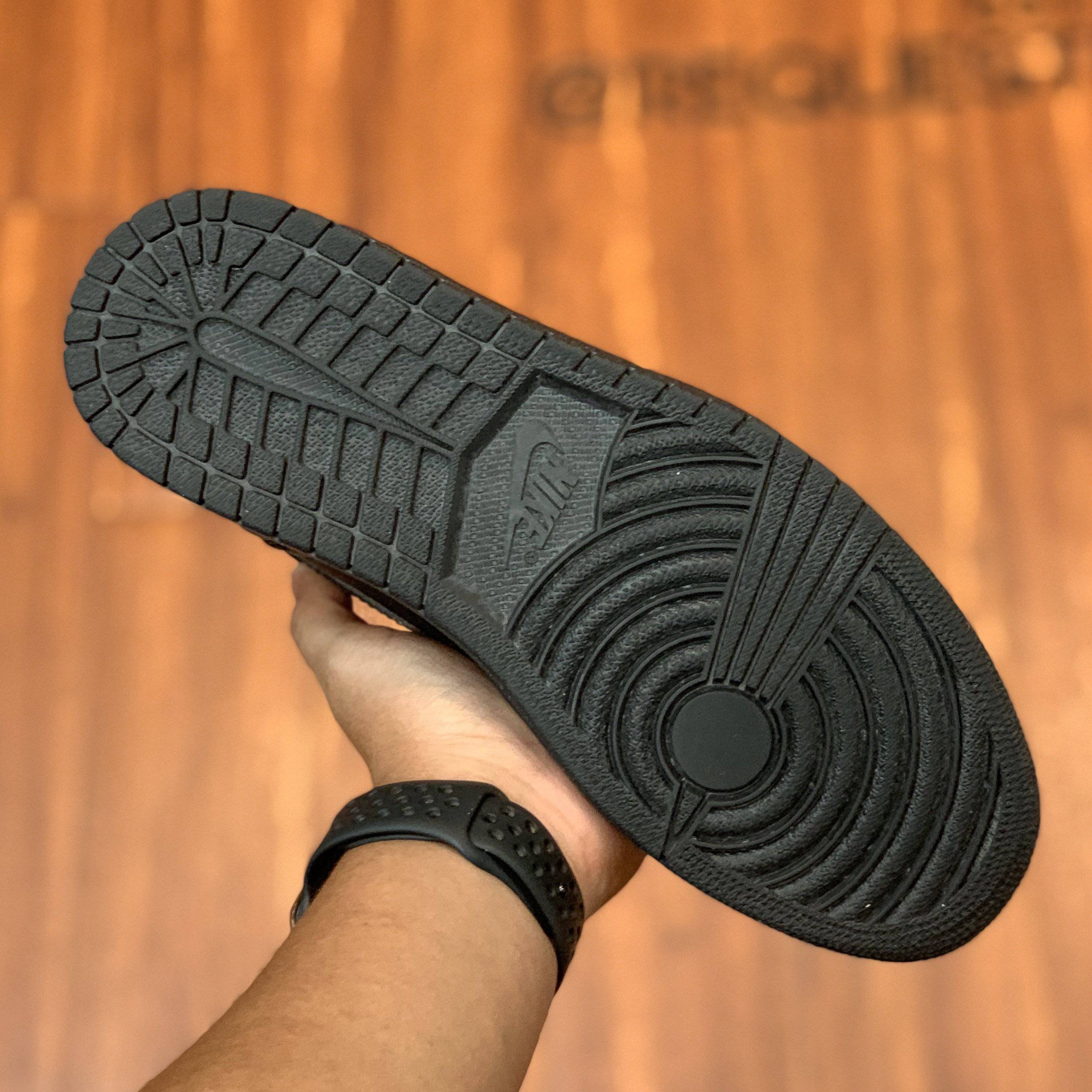 Air Jordan 1 Retro “Black”