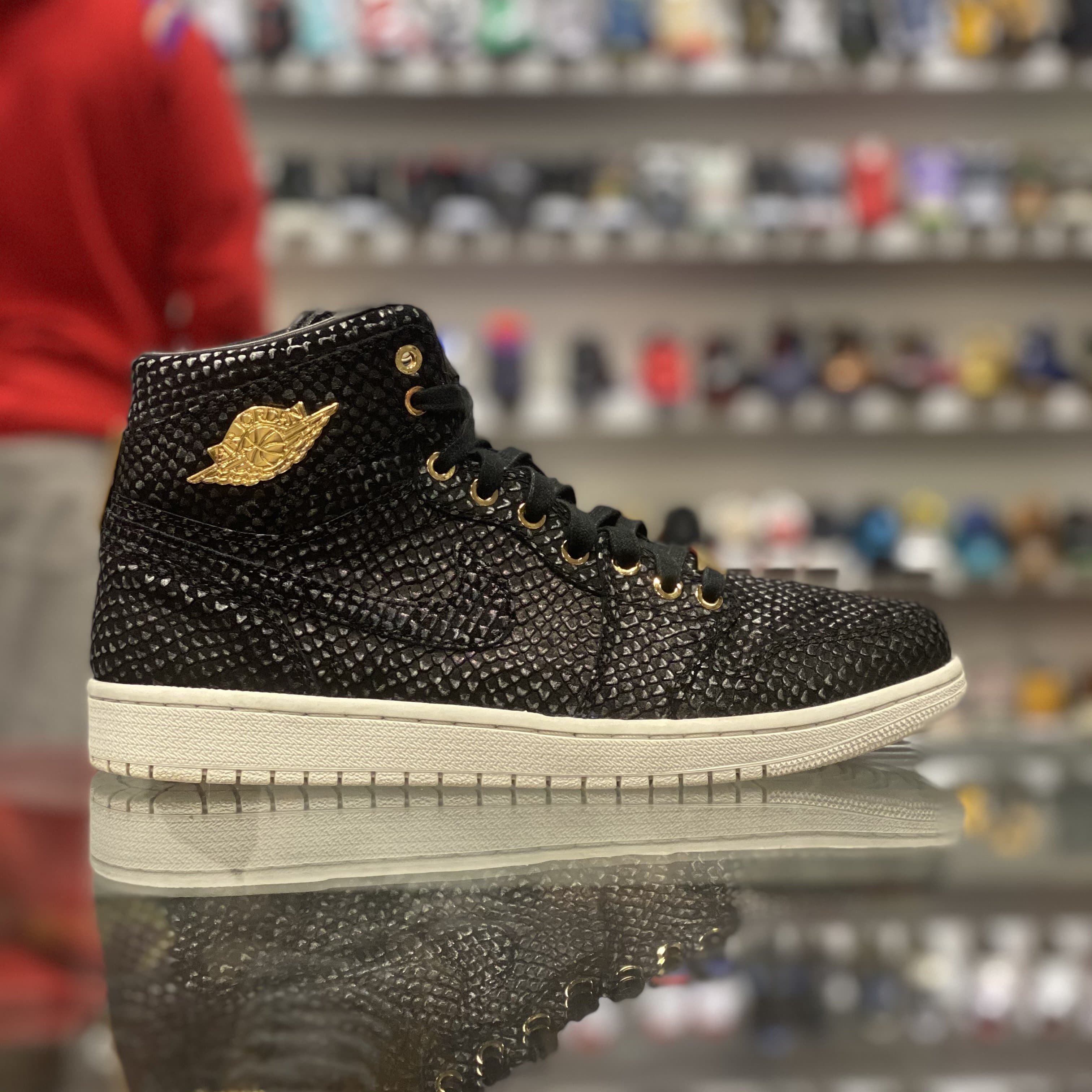 Air Jordan 1 Retro “Black Pinnacle”