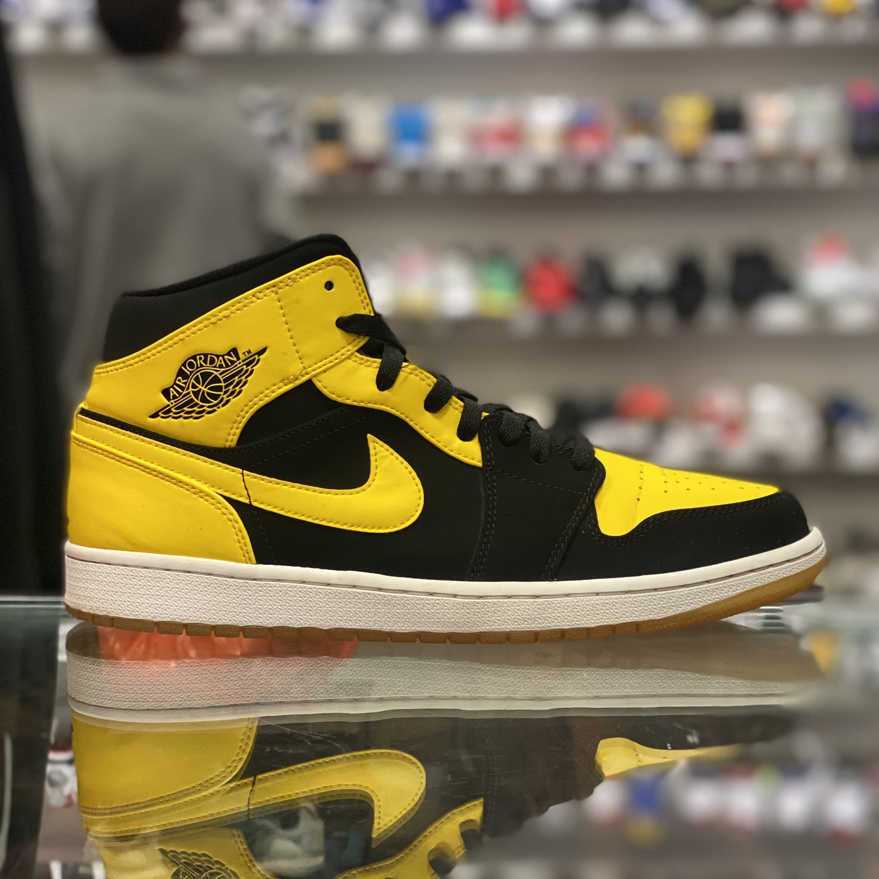 Air Jordan 1 Retro Mid “New Love 2017”