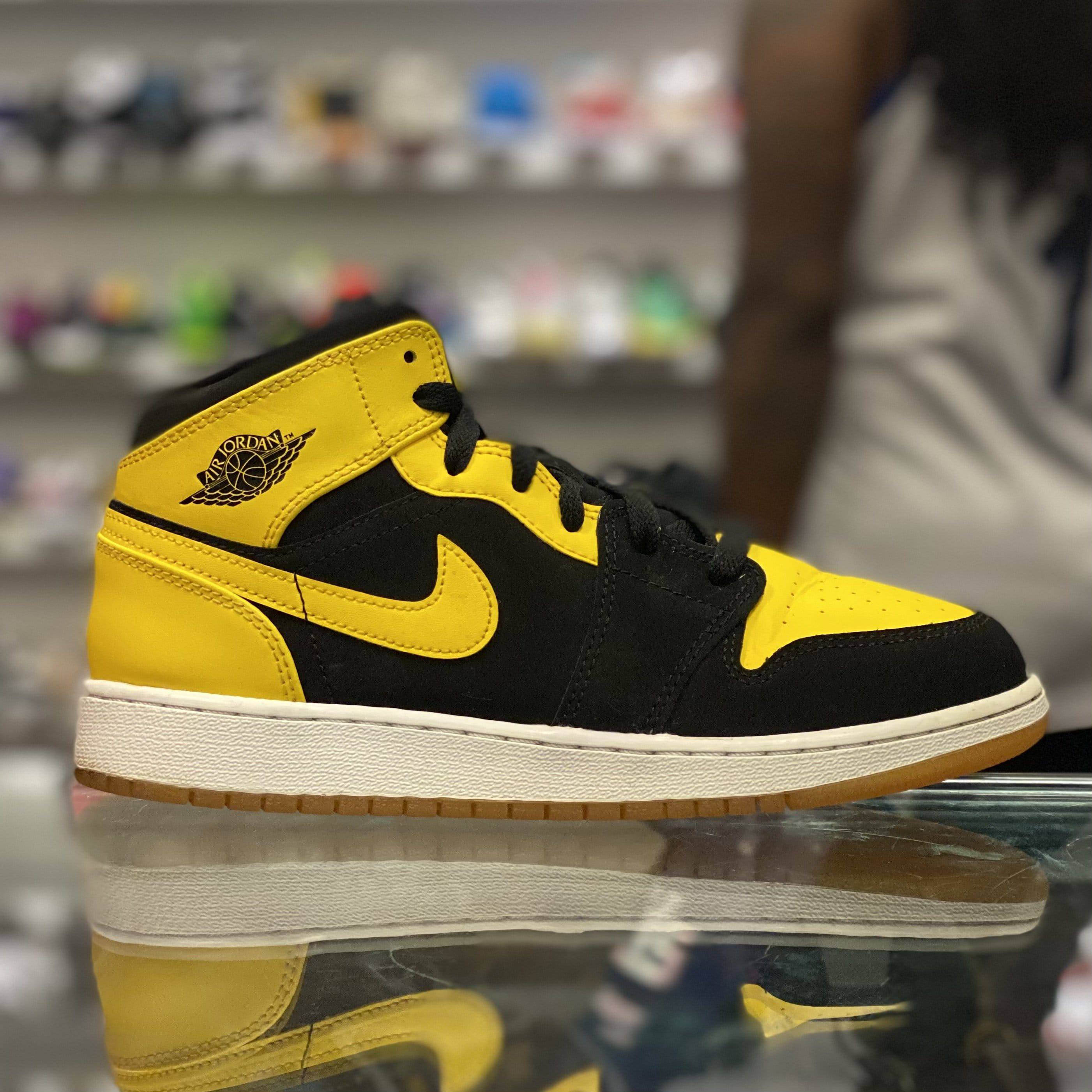 Air Jordan 1 Retro Mid “New Love 2017”