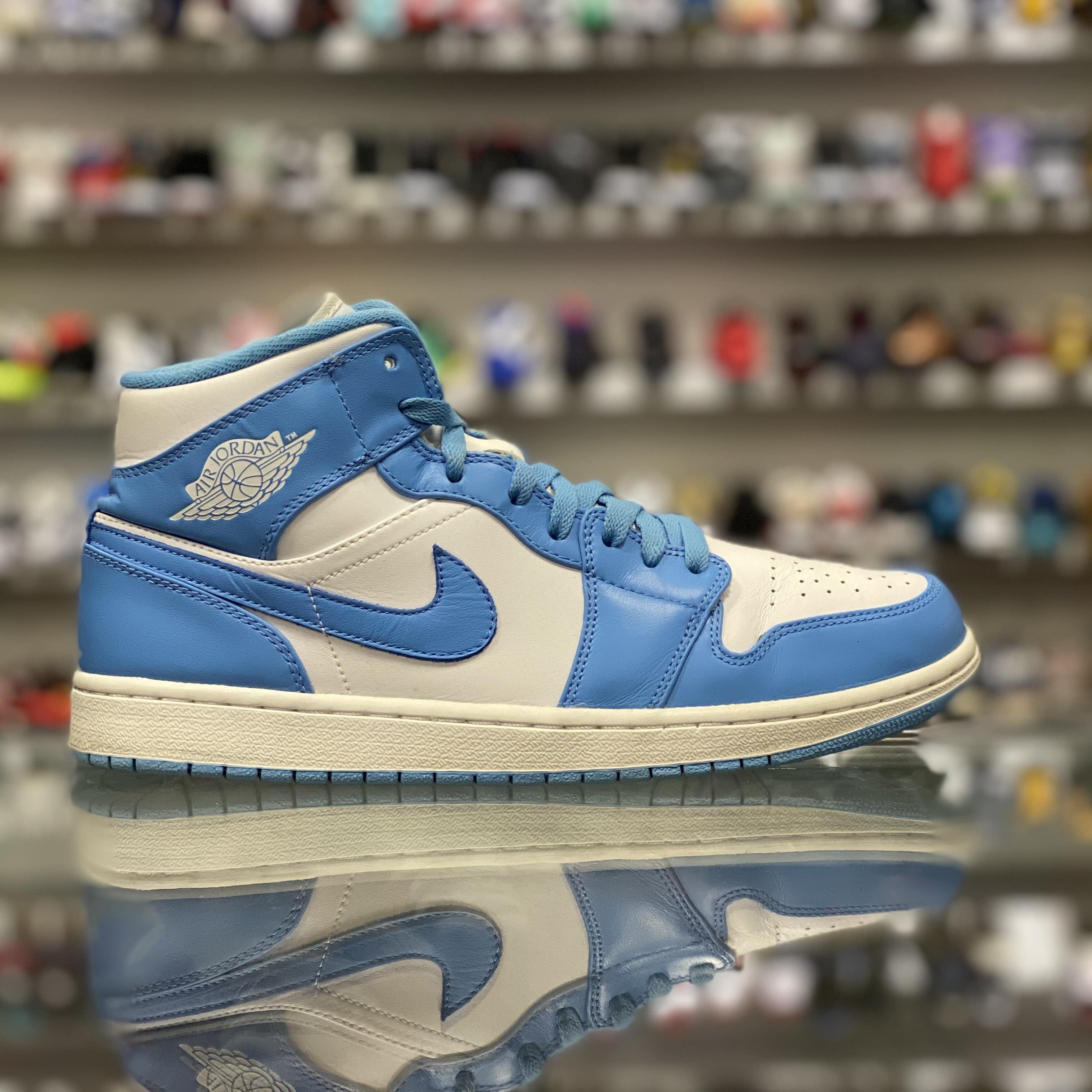 Air Jordan 1 Retro Mid “UNC”