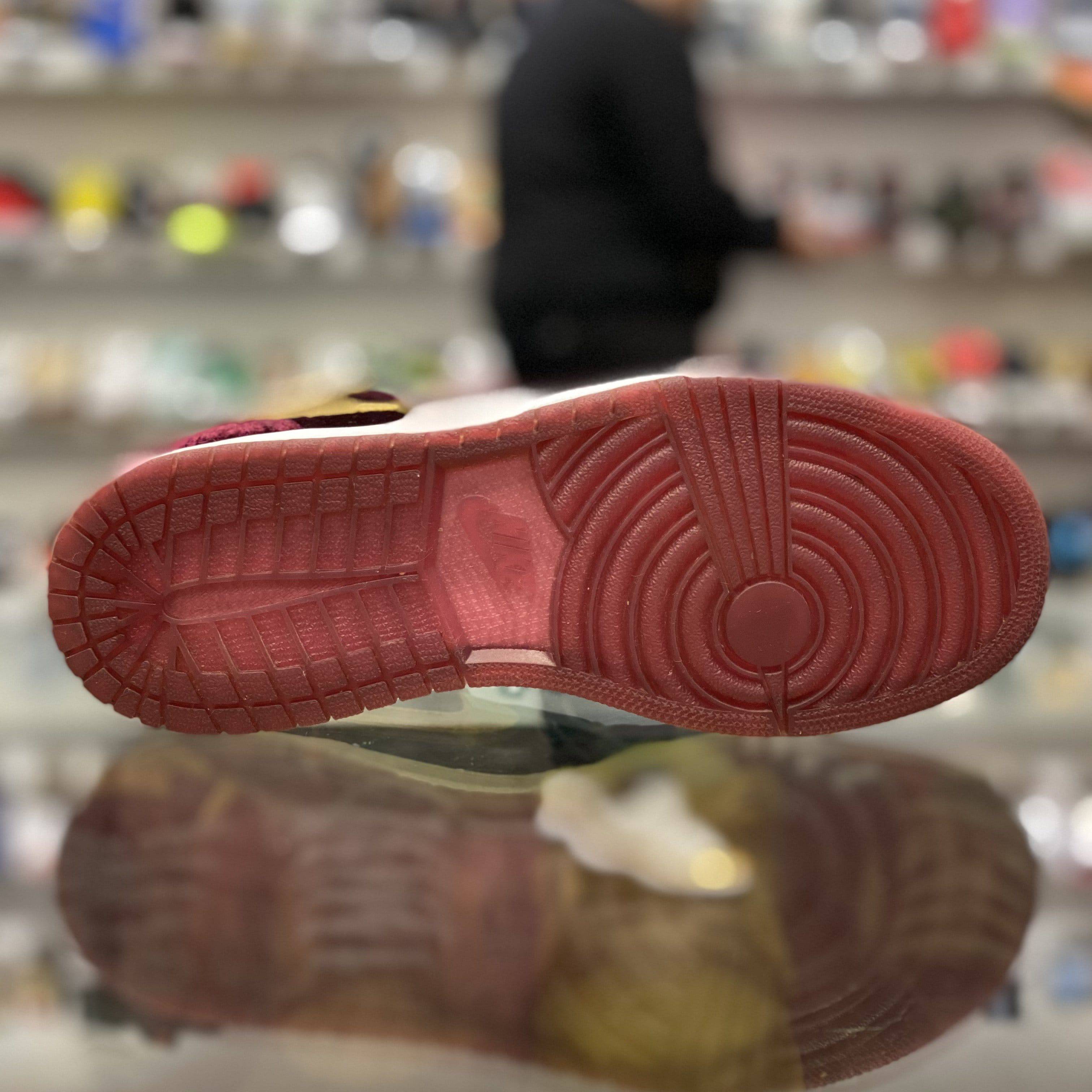 Air Jordan 1 Retro “Velvet”