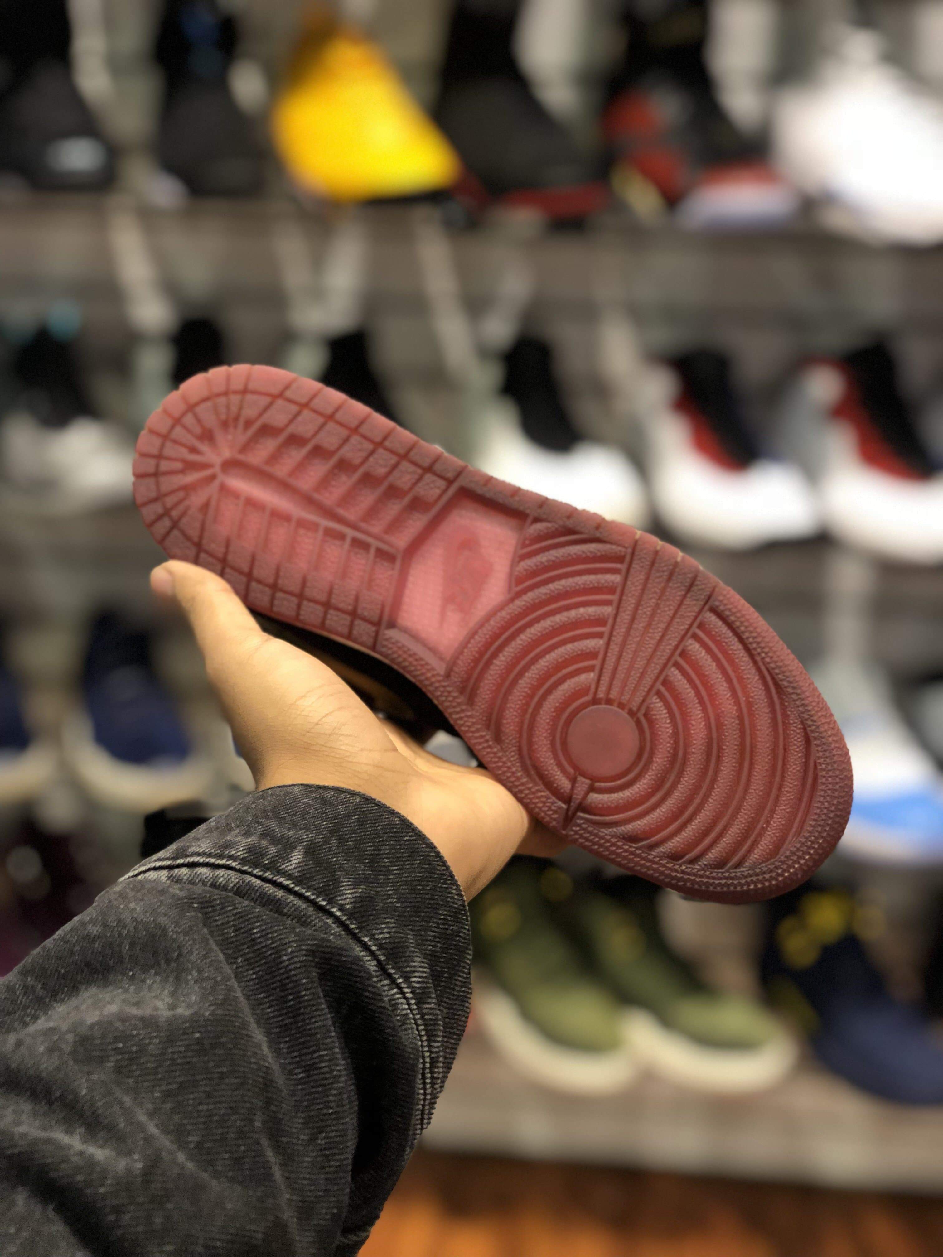 Air Jordan 1 Retro “Velvet”