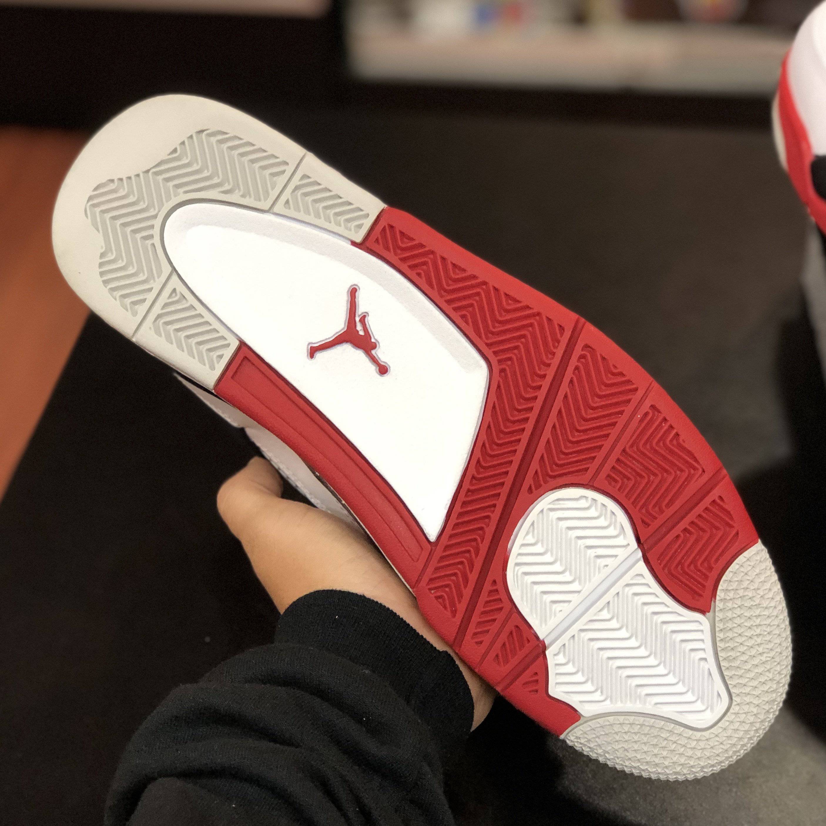 Air Jordan 4 Retro “Fire Red”