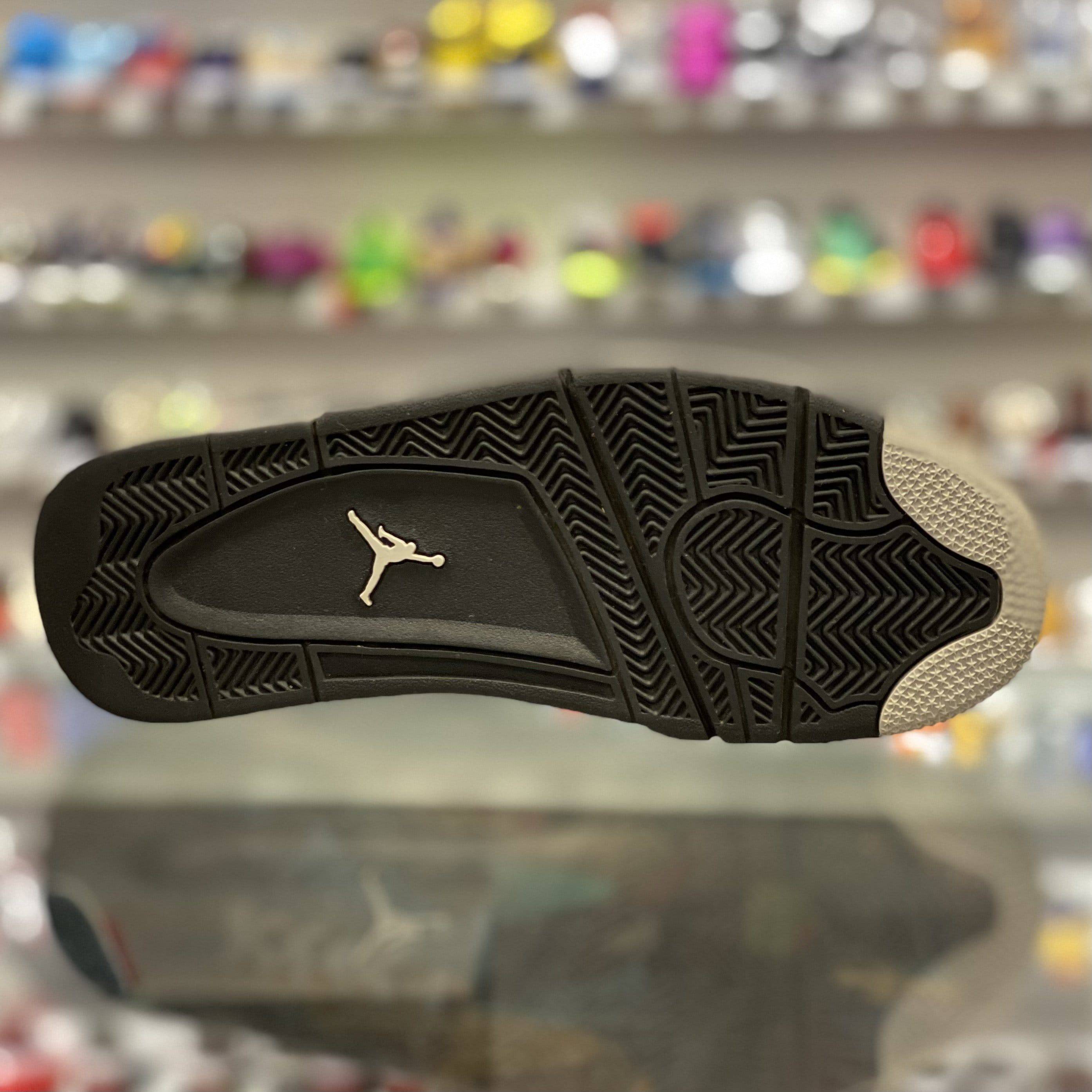 Air Jordan 4 Retro “Oreo”