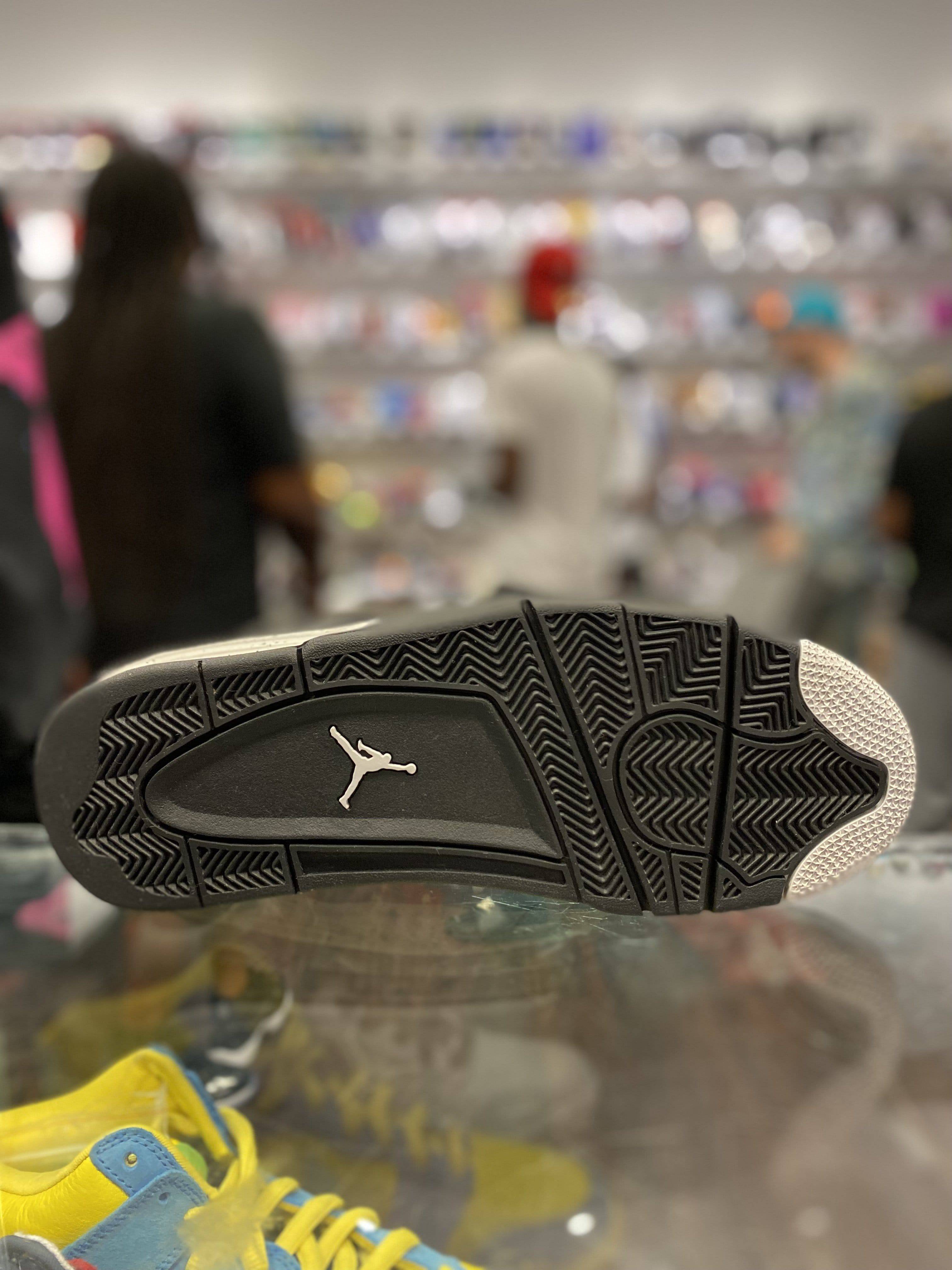 Air Jordan 4 Retro “Oreo”