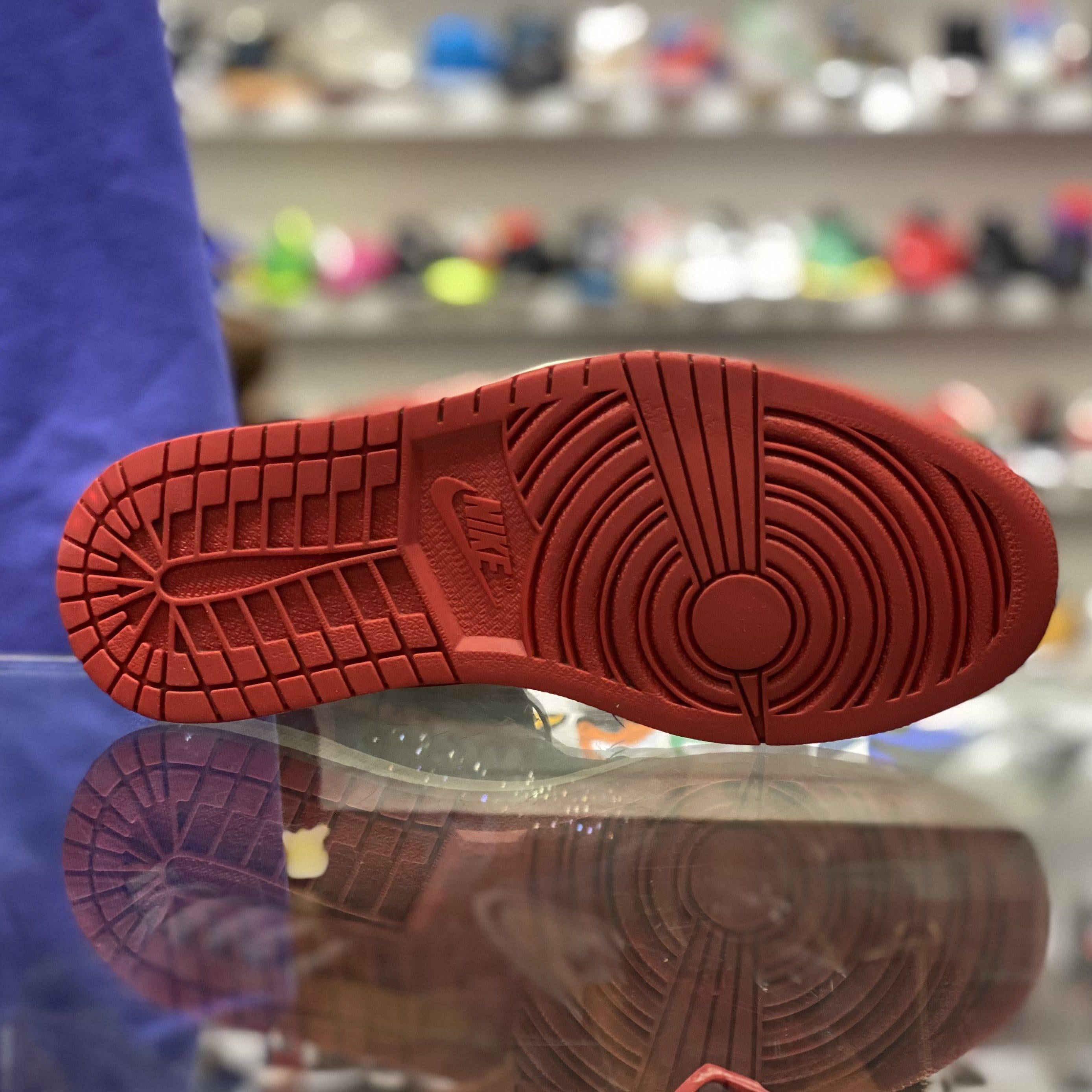 Air Jordan Retro 1 “2013 Bred”