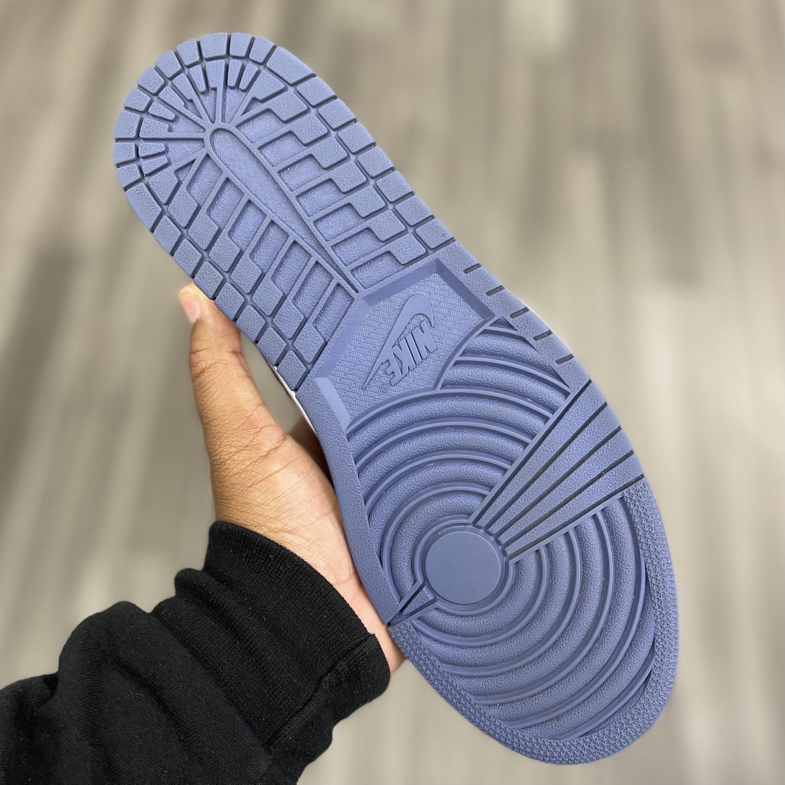 Air Jordan Retro 1 “Blue Moon”