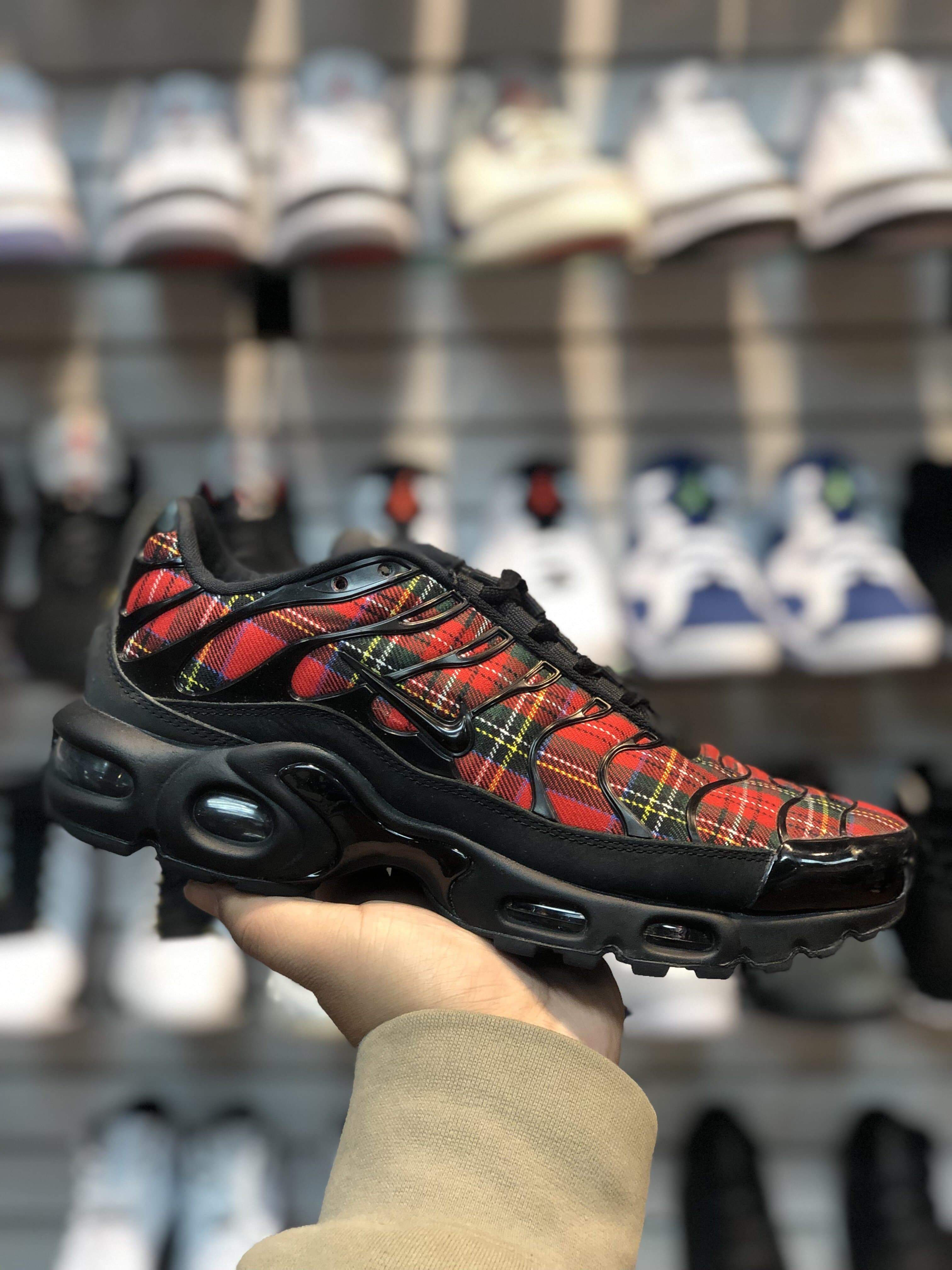 Air Max Plus “Tartan Black”