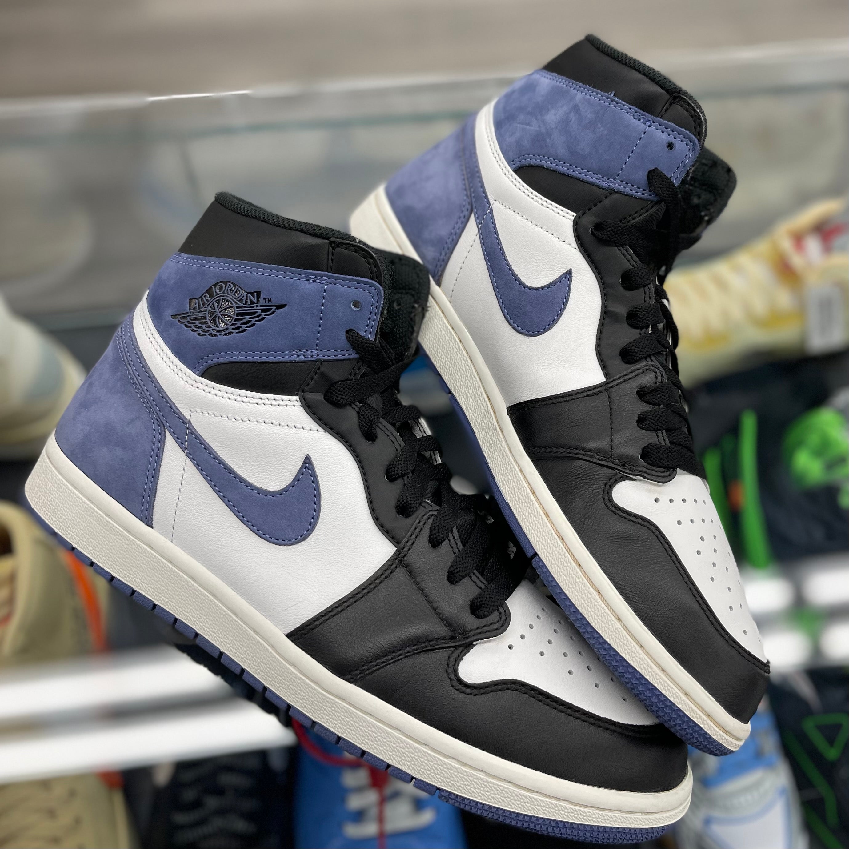Air Jordan Retro 1 “Blue Moon”