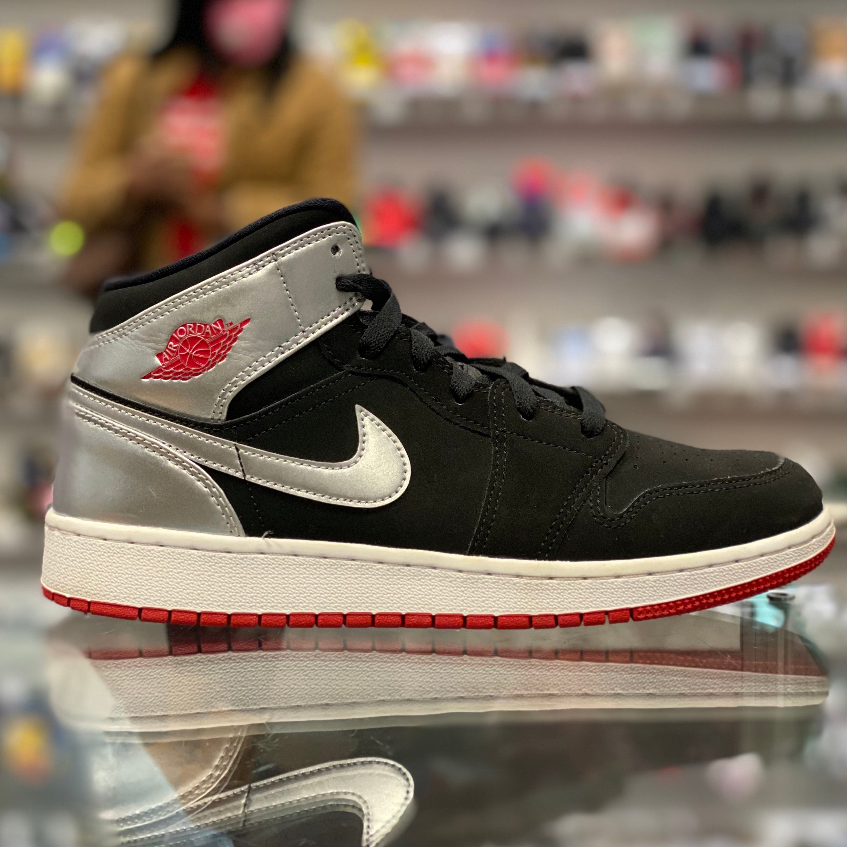 Air Jordan Retro 1 Mid “Black and Silver”