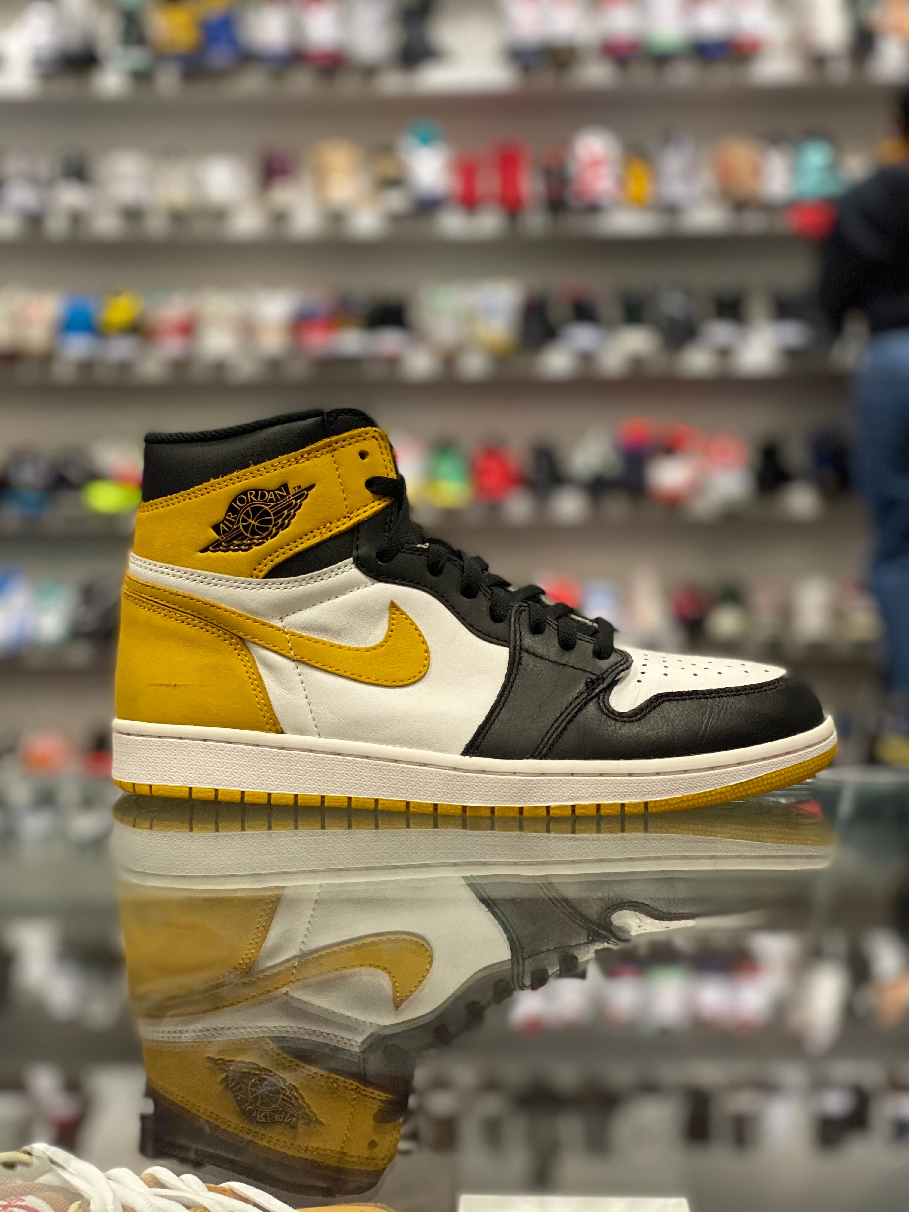 Air Jordan 1 Retro “Yellow Orche”