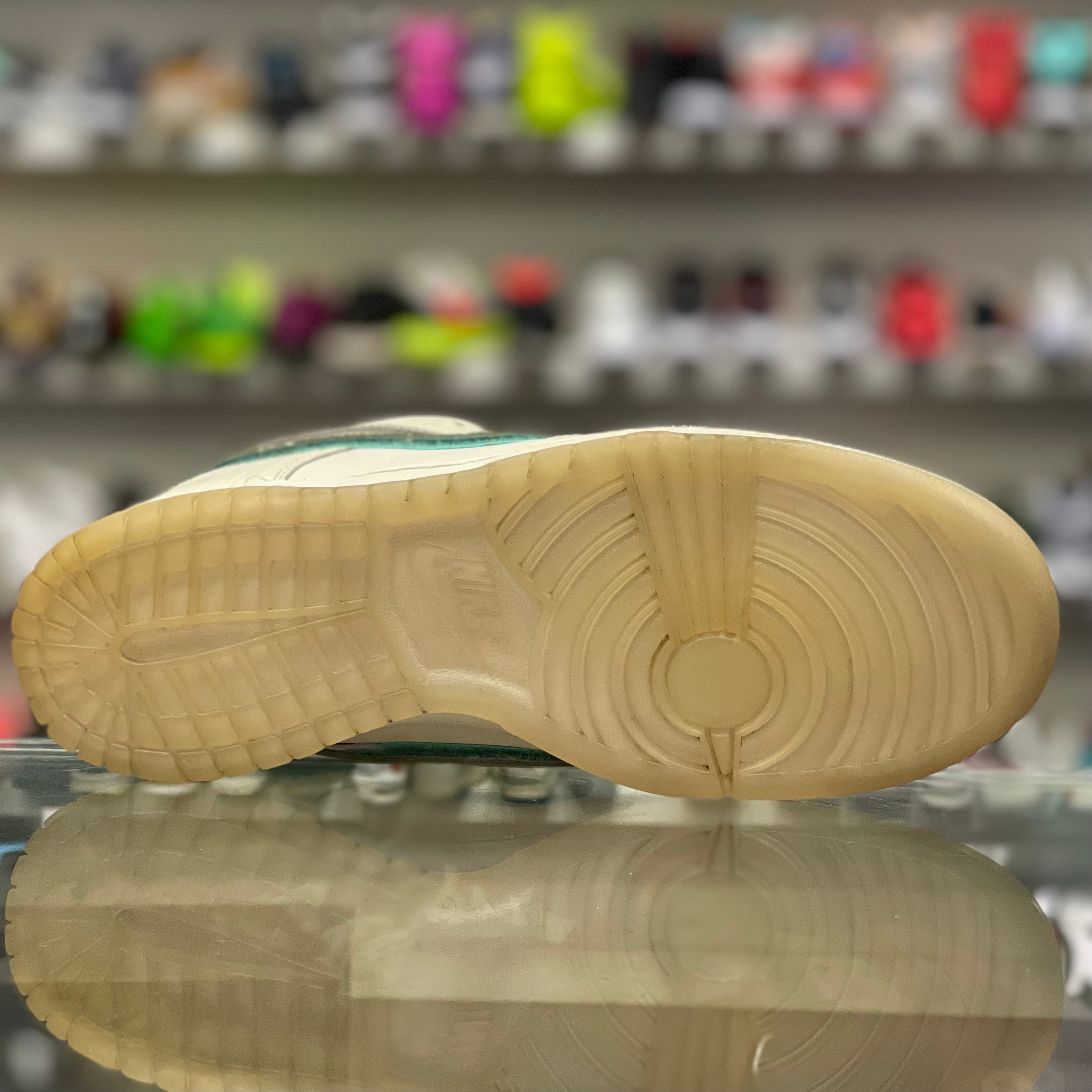 Nike SB Dunk Low “White Diamond”