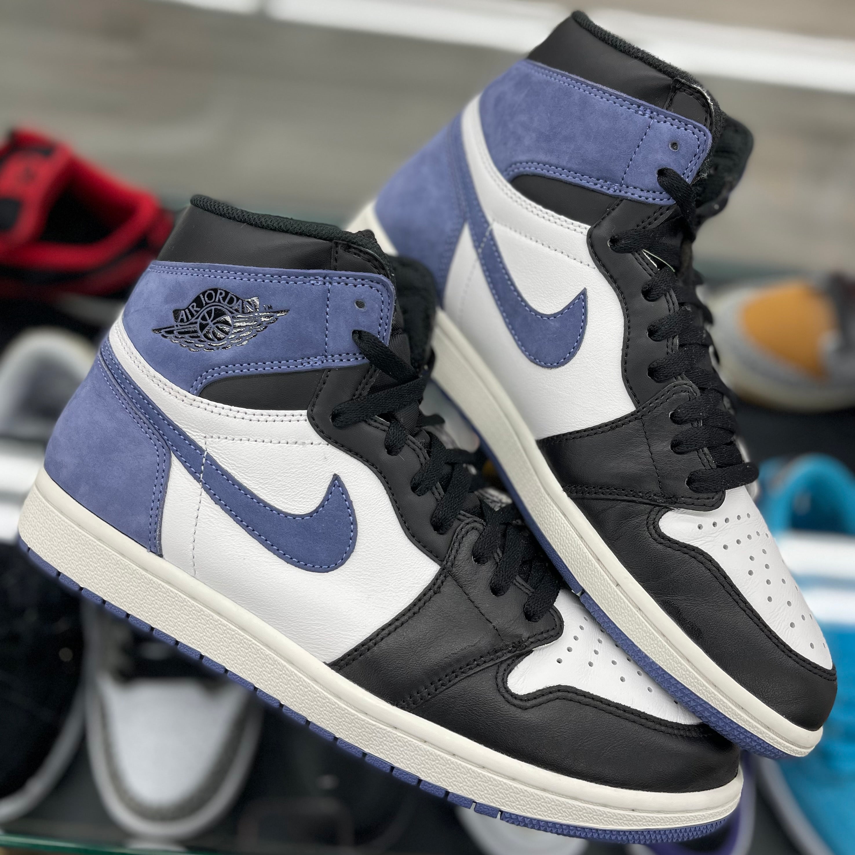 Air Jordan Retro 1 “Blue Moon”