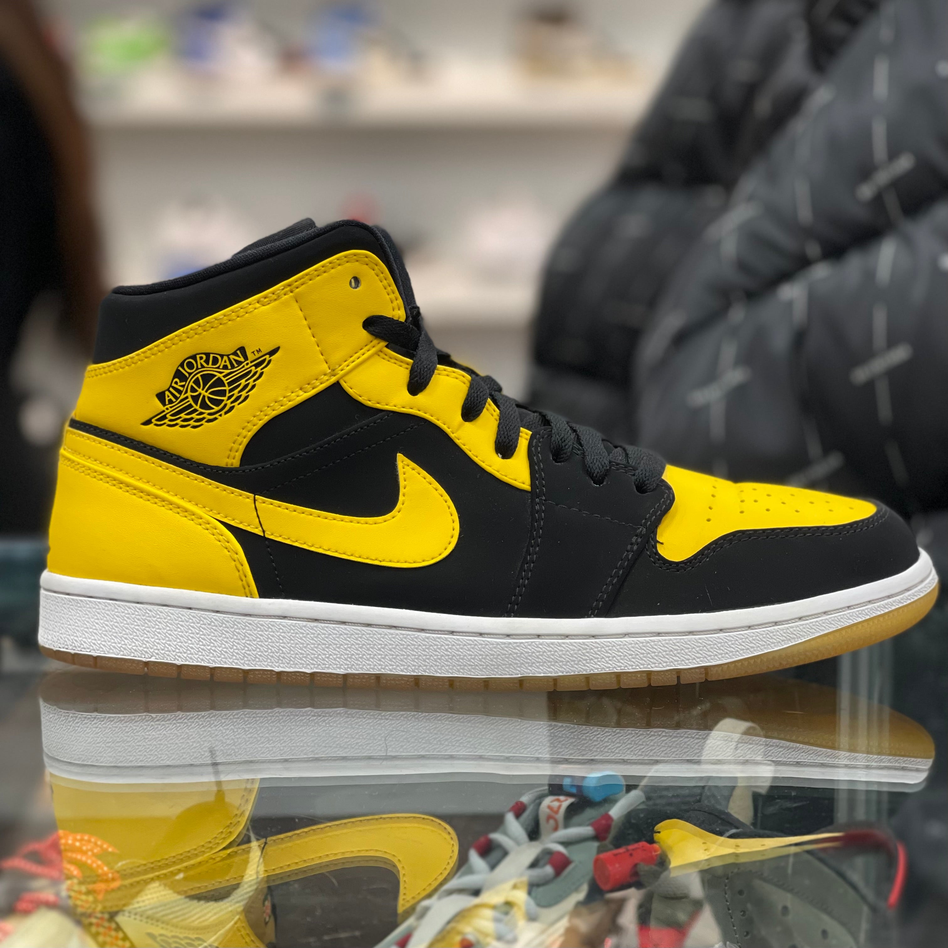 Air Jordan 1 Retro Mid “New Love 2017”