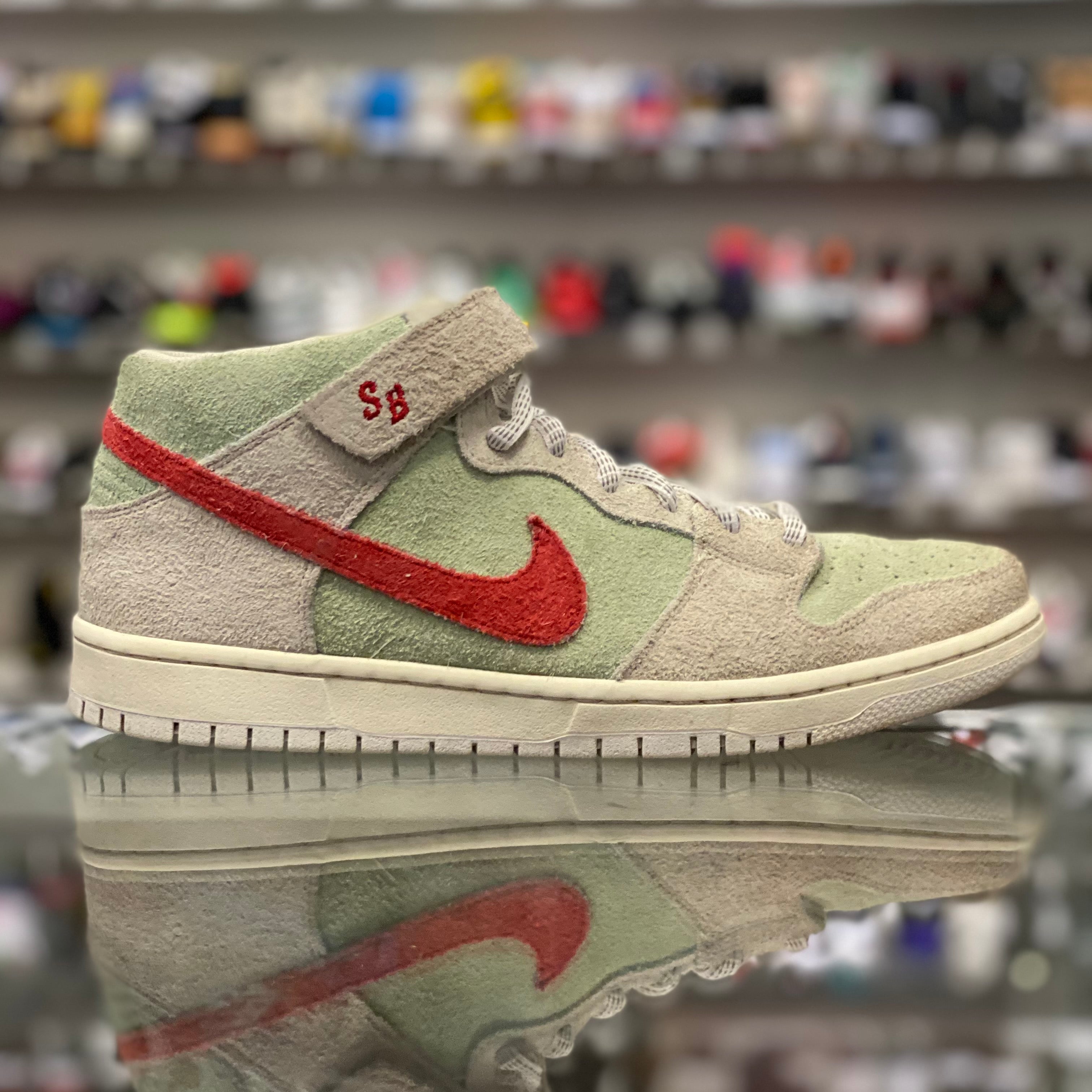 Nike SB Dunk Mid “White Widow”