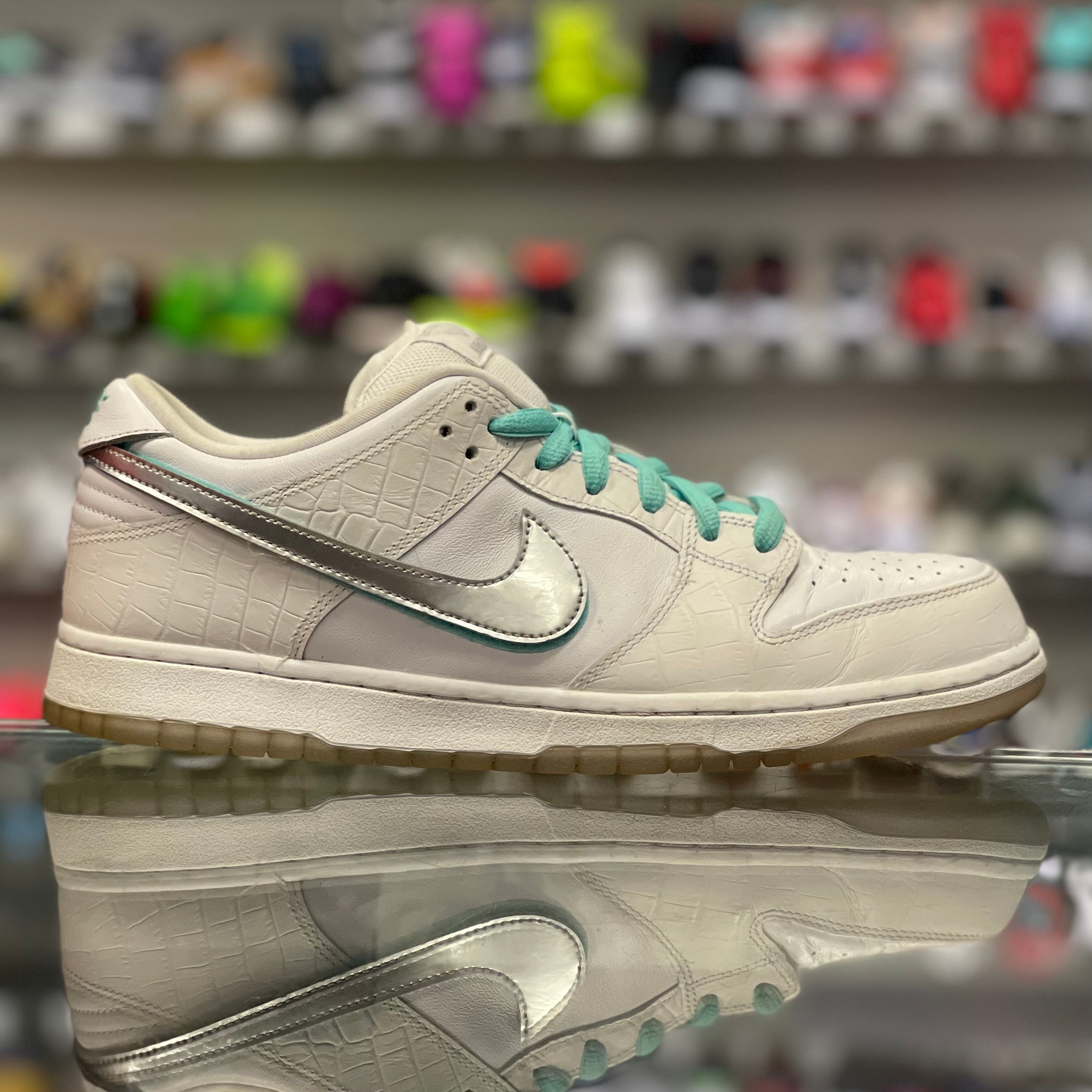 Nike SB Dunk Low “White Diamond”