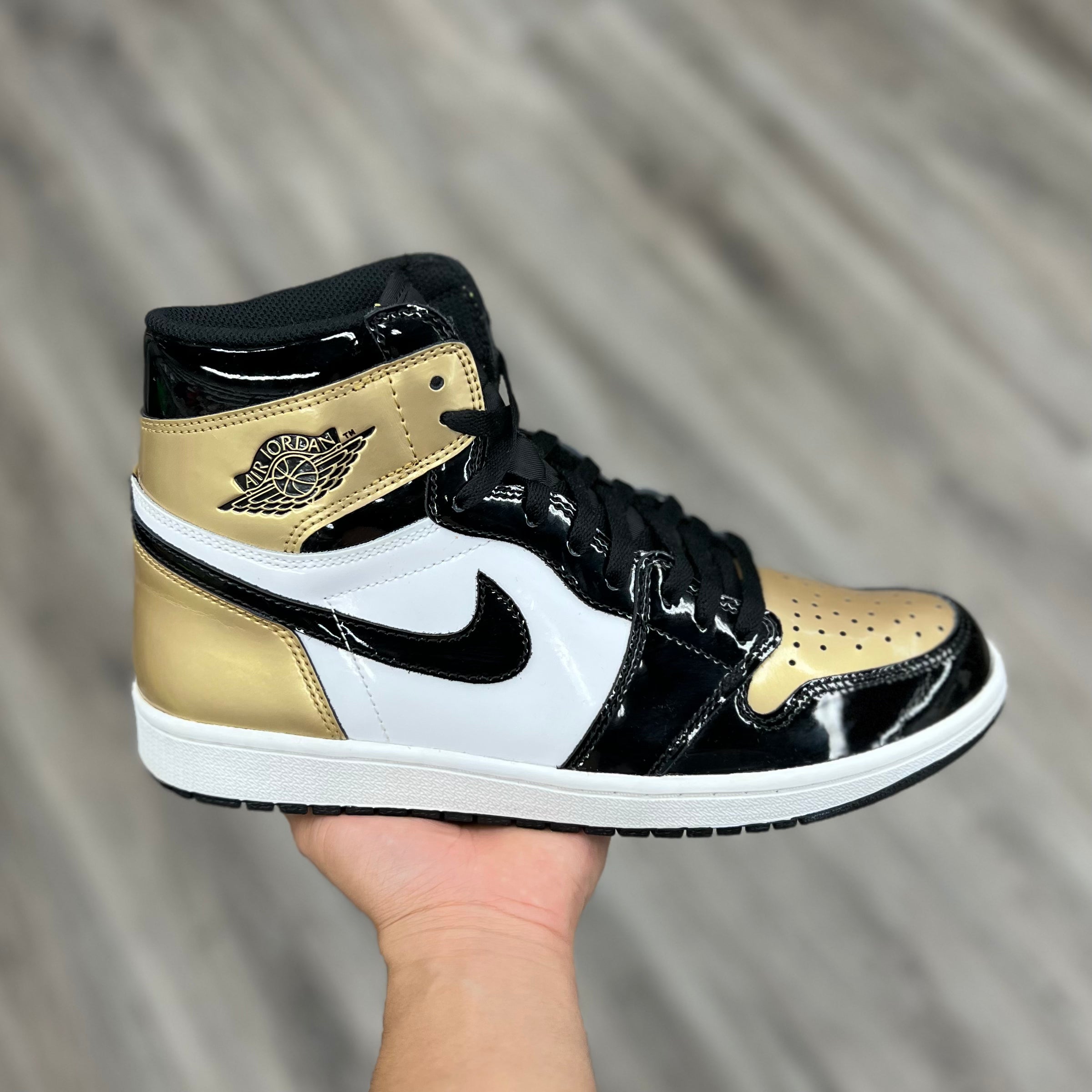 Air Jordan Retro 1 “Gold Top 3”
