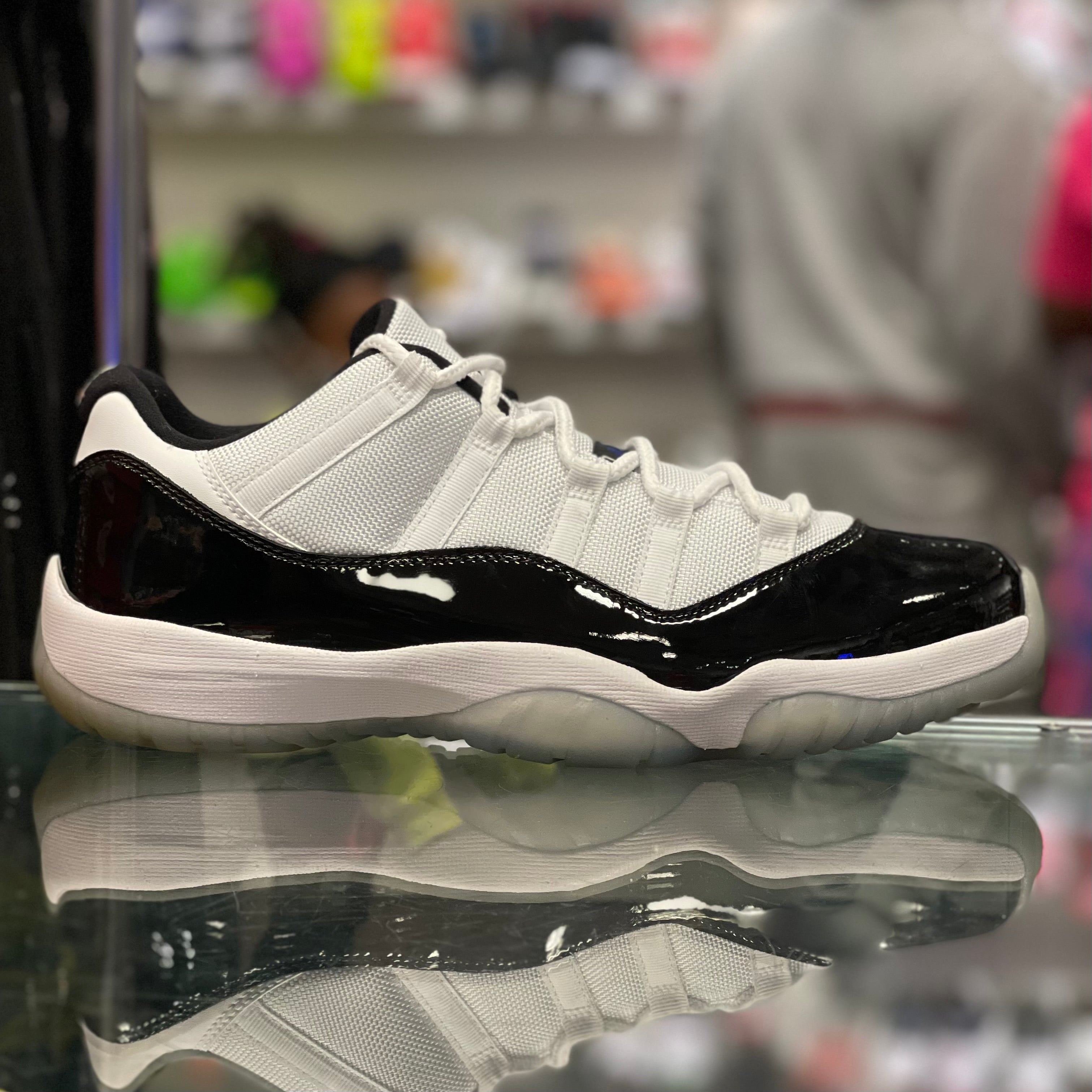 Air Jordan 11 Retro Low “Concord”