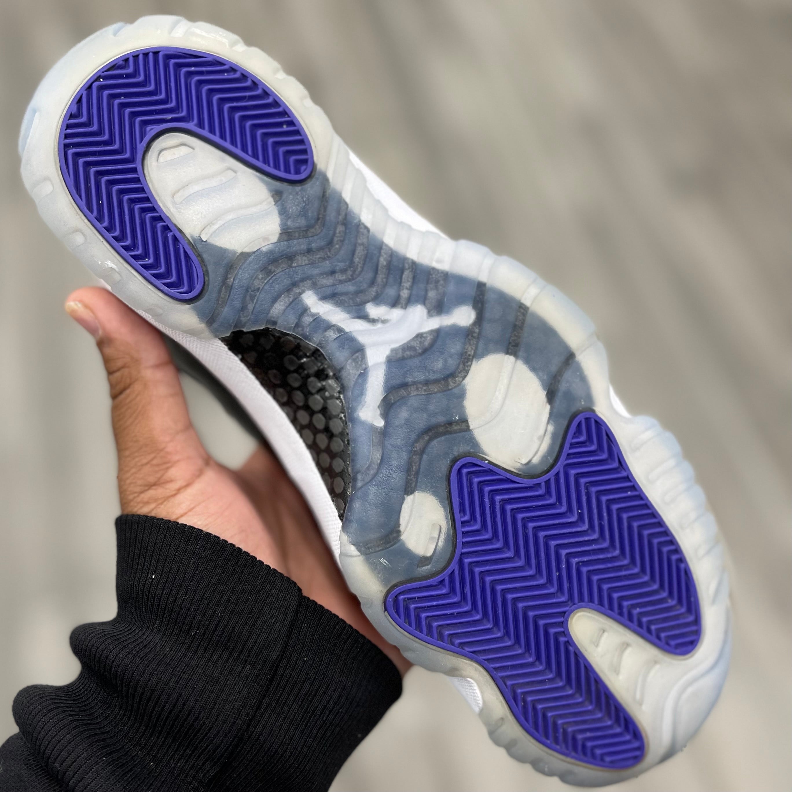 Air Jordan 11 Retro Low “Concord”