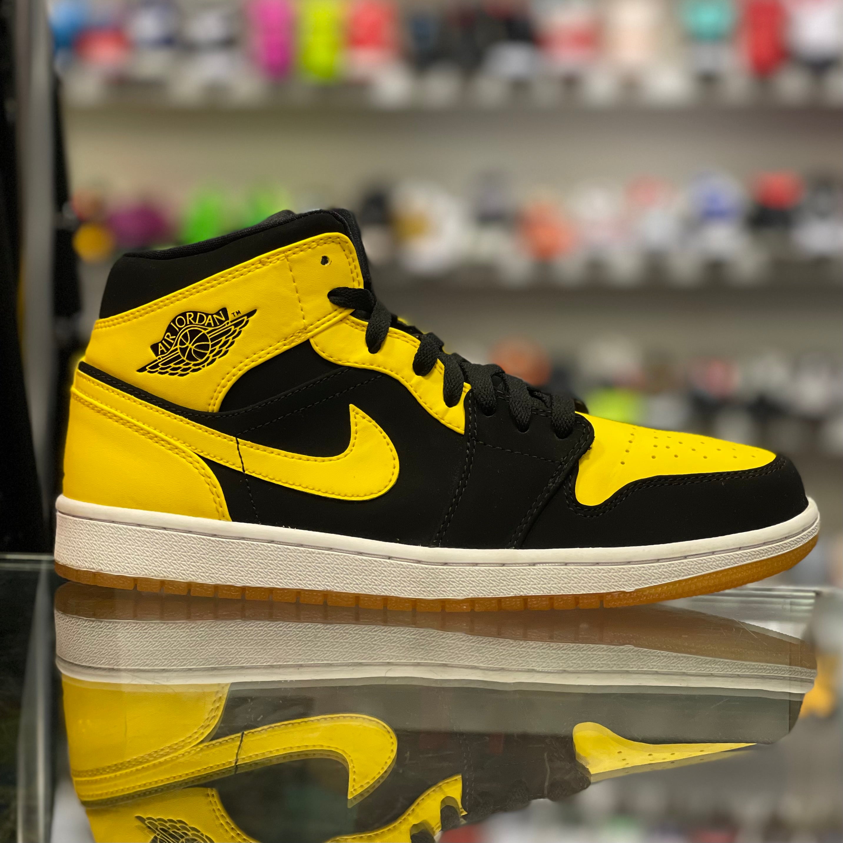 Air Jordan 1 Retro Mid “New Love 2017”