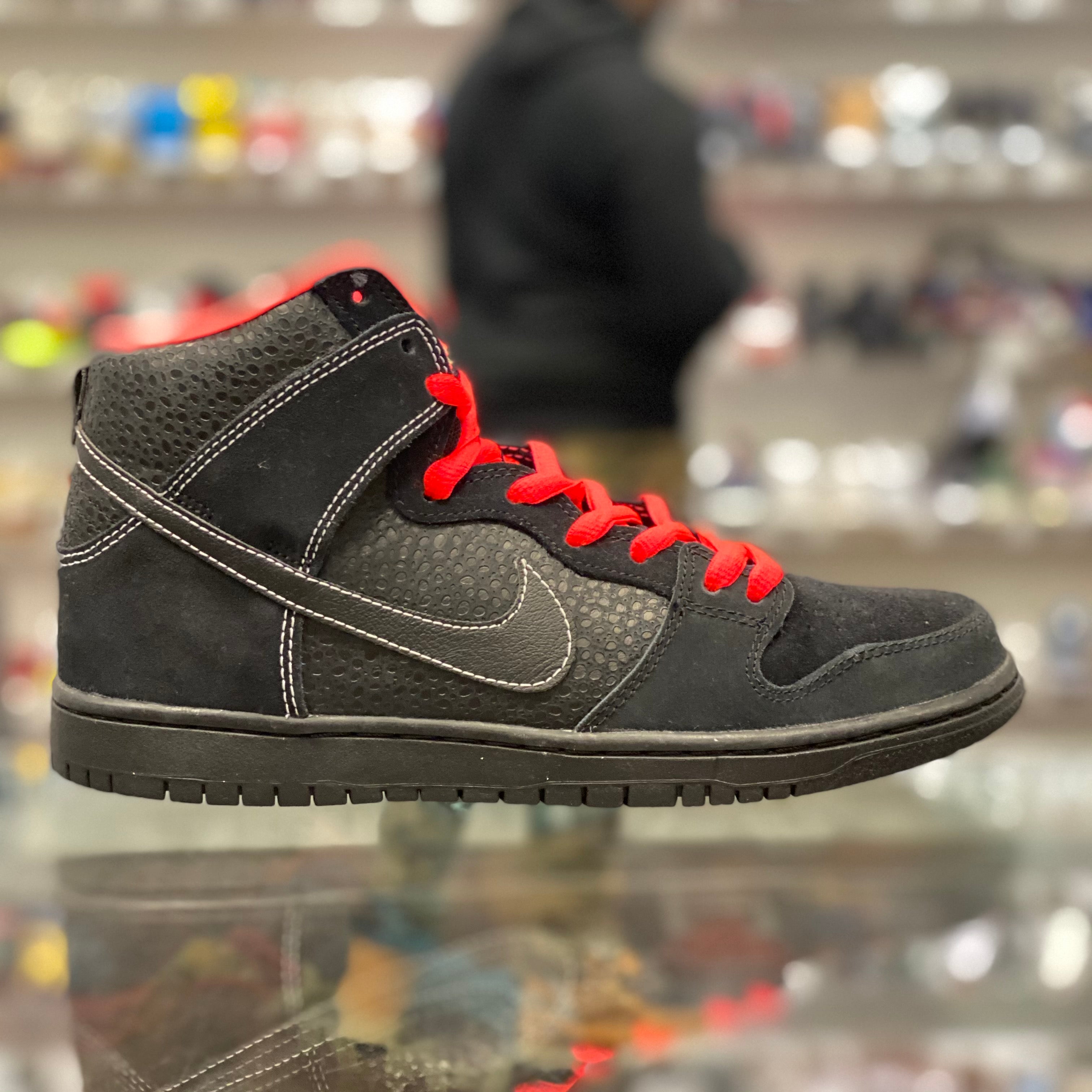 Nike Sb Dunk High “Black Safari Red”