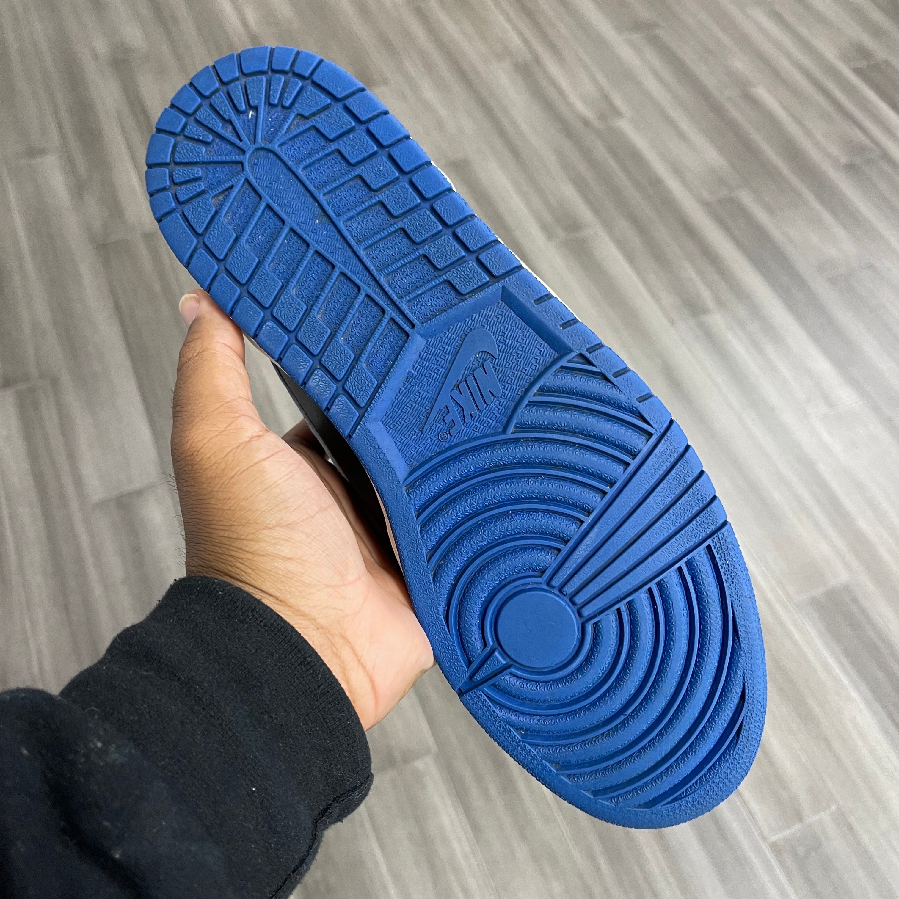 Air Jordan 1 Retro “Royal 2001”