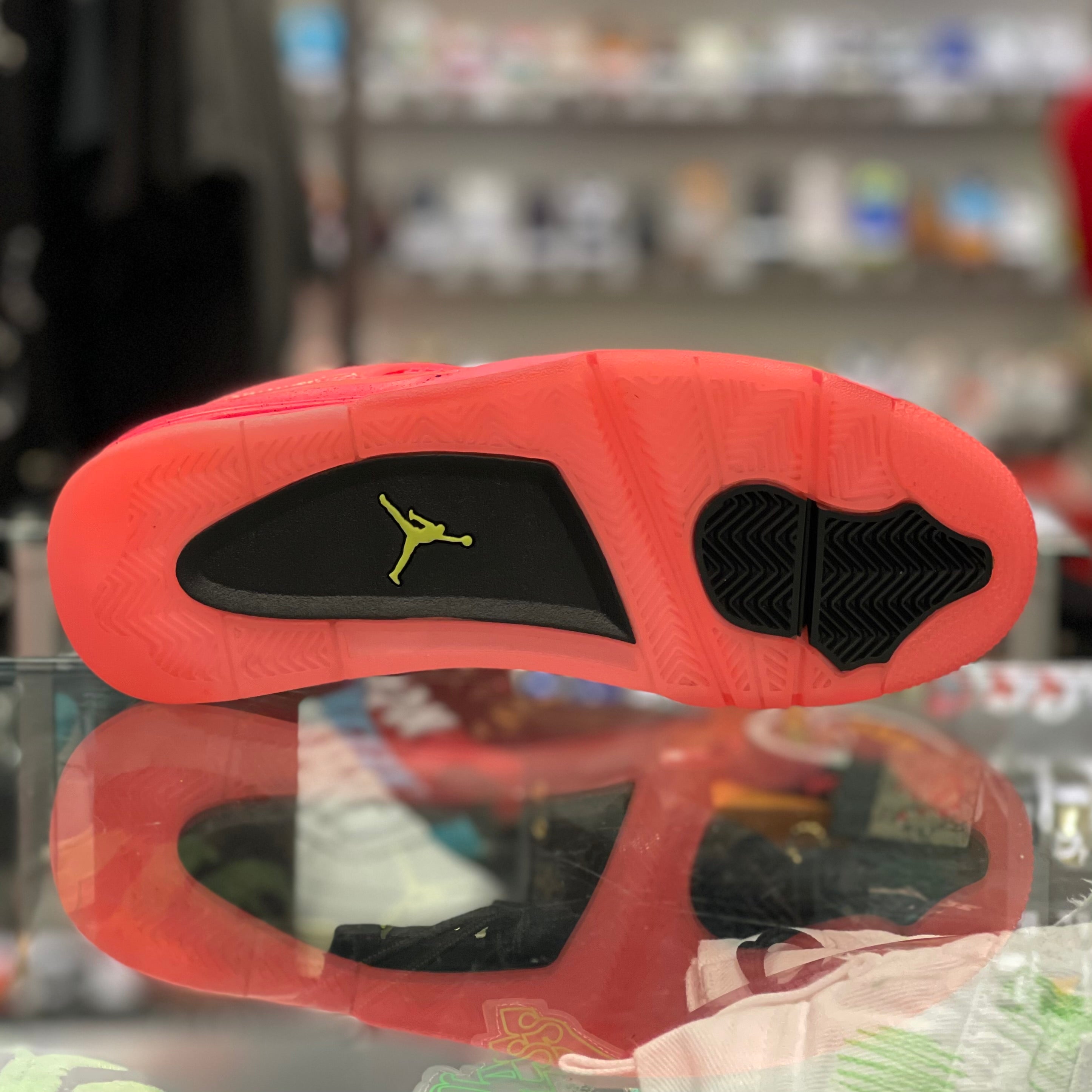 Air Jordan 4 Retro "Hot Punch”