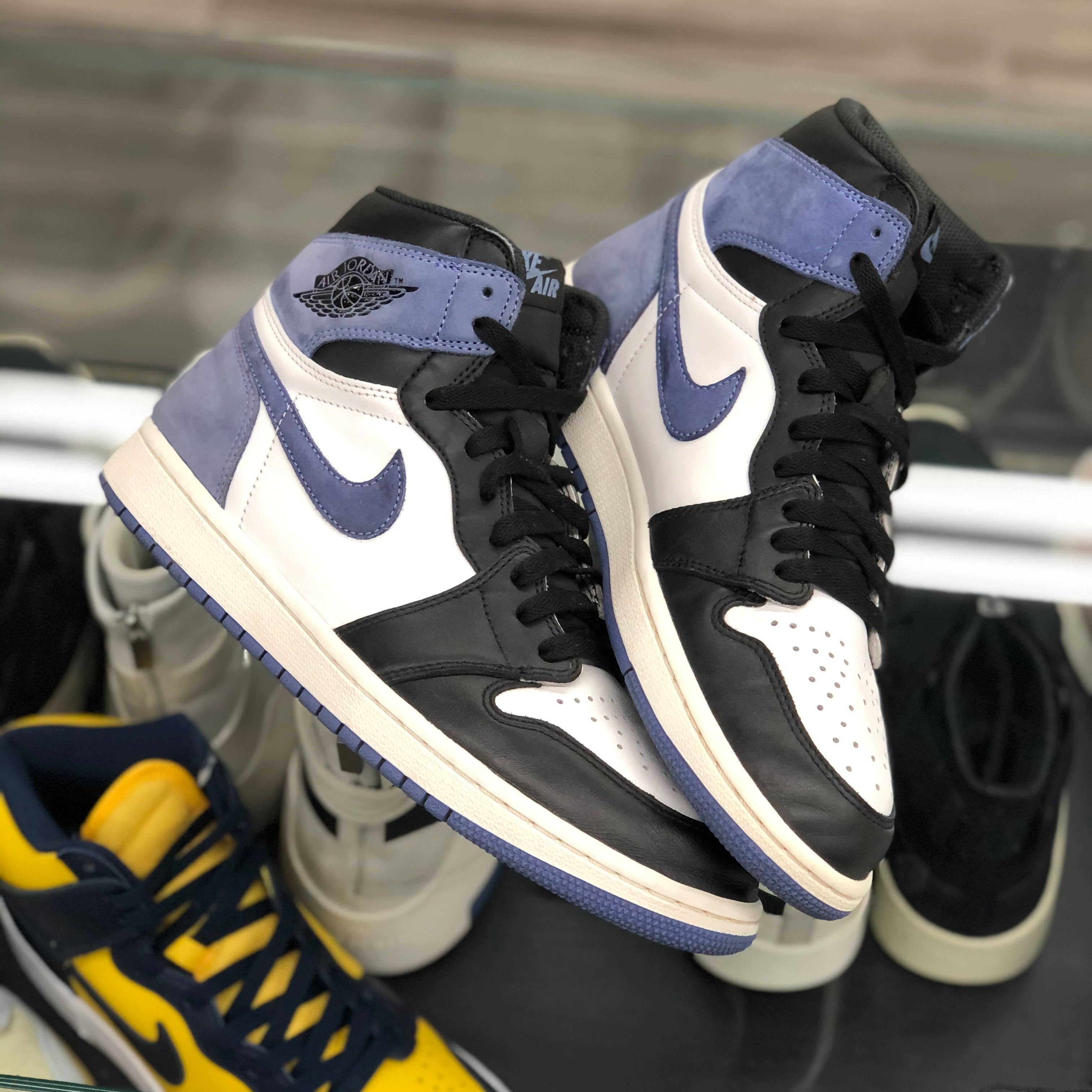 Air Jordan Retro 1 “Blue Moon”