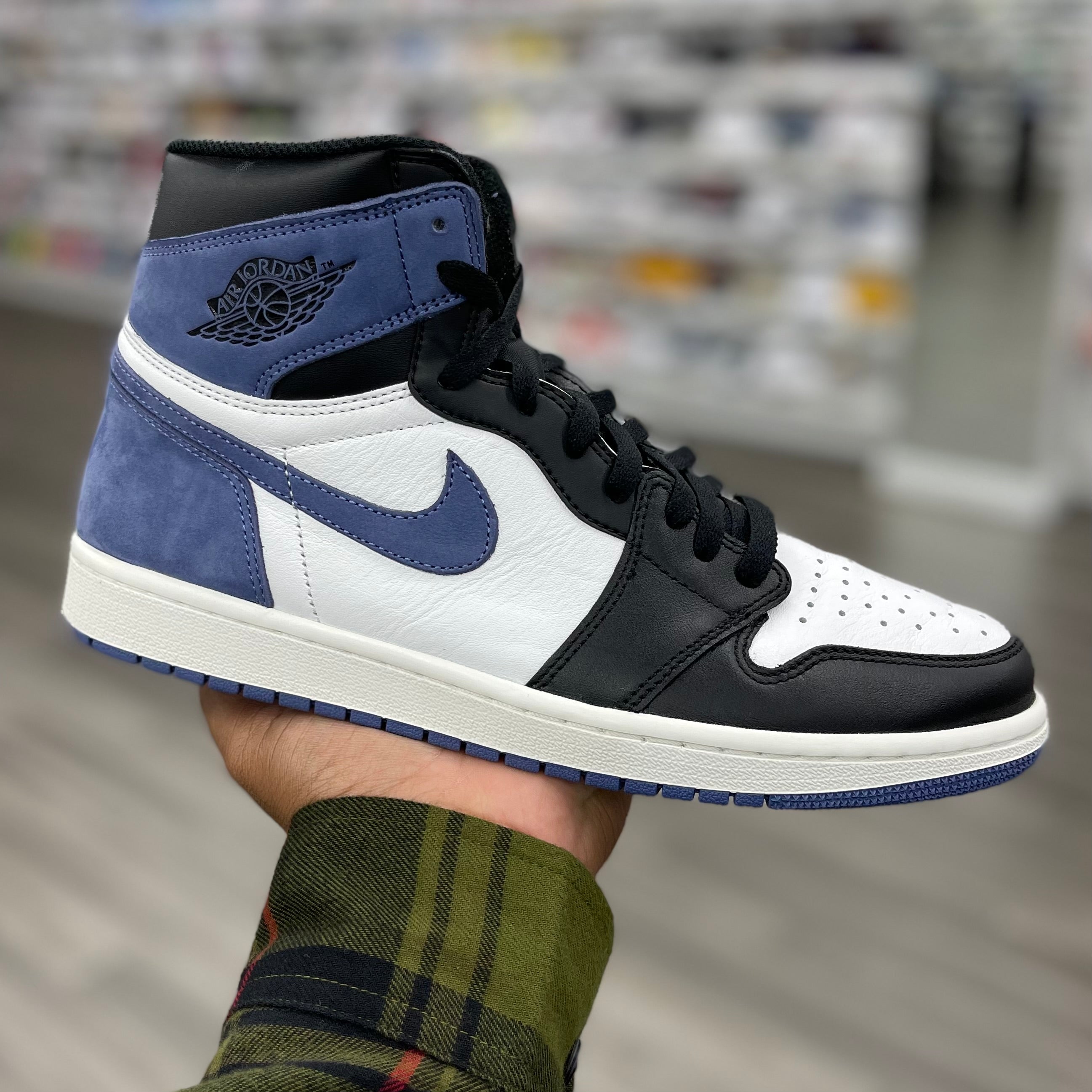 Air Jordan Retro 1 “Blue Moon”