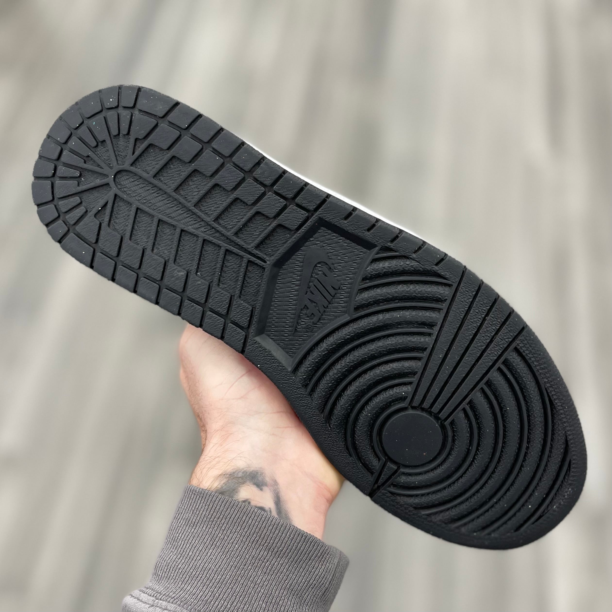 Air Jordan 1 Retro “Black White”