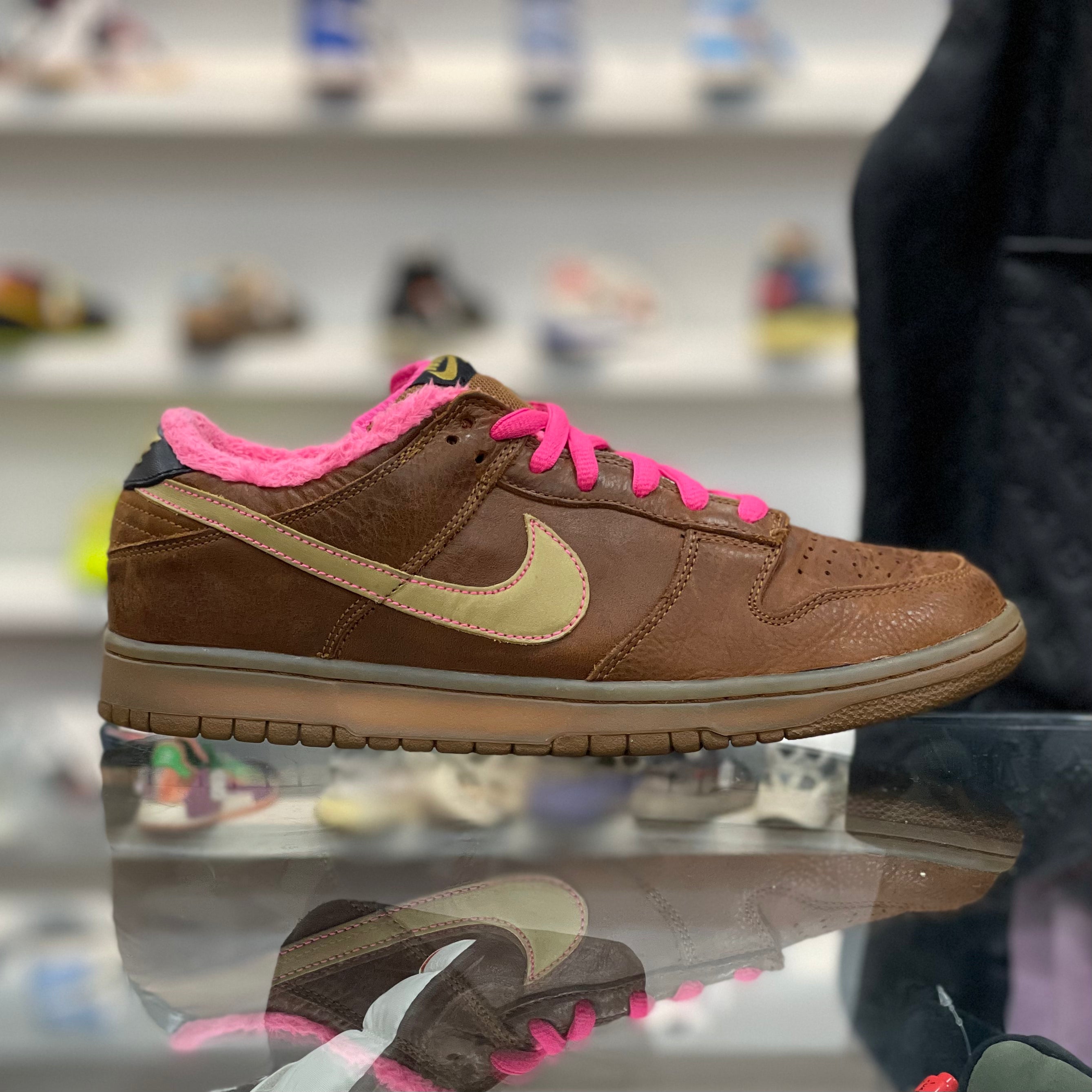 Nike SB Dunk Low “Gibson Guitar Case”