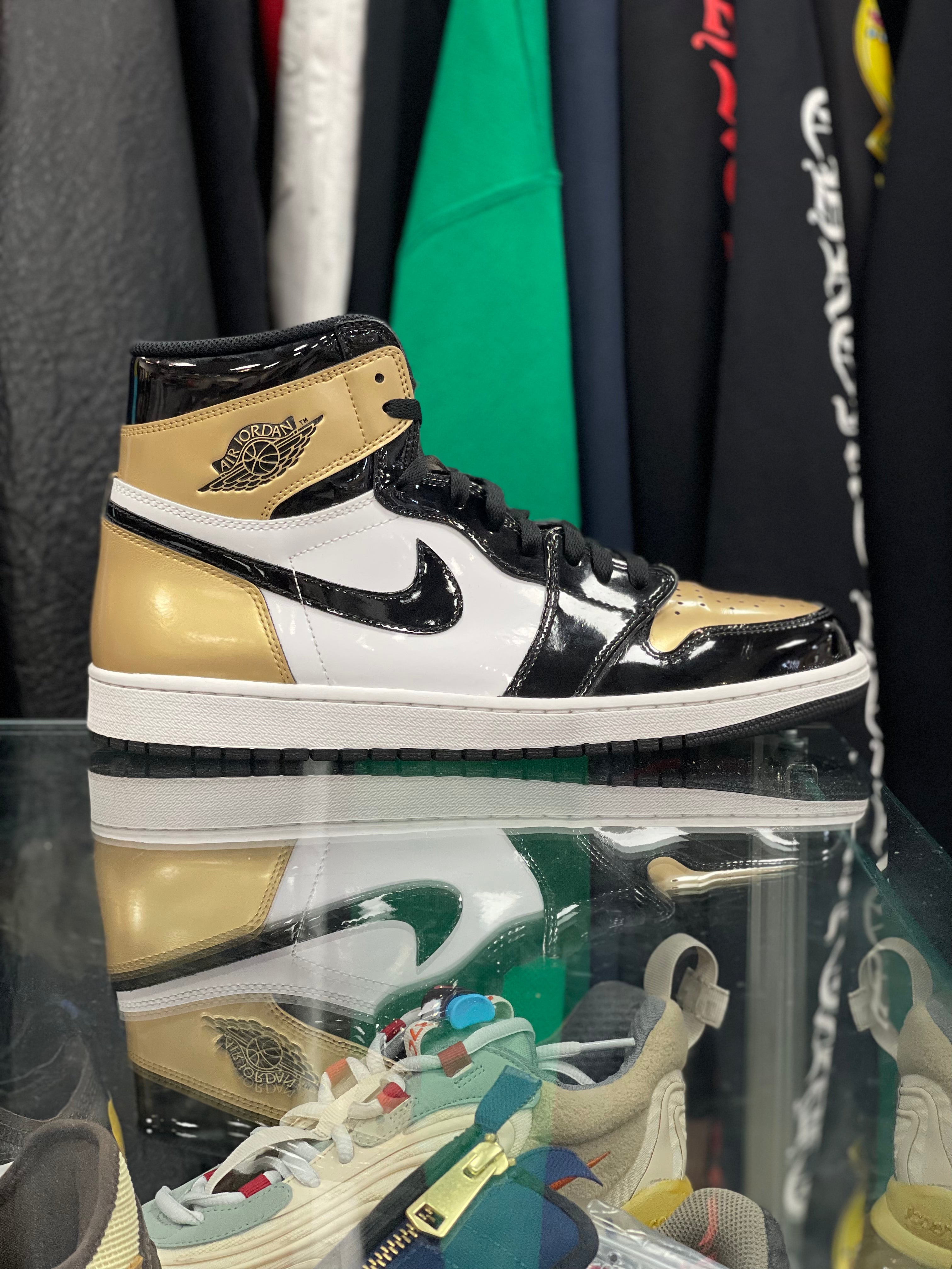 Air Jordan Retro 1 “Gold Top 3”
