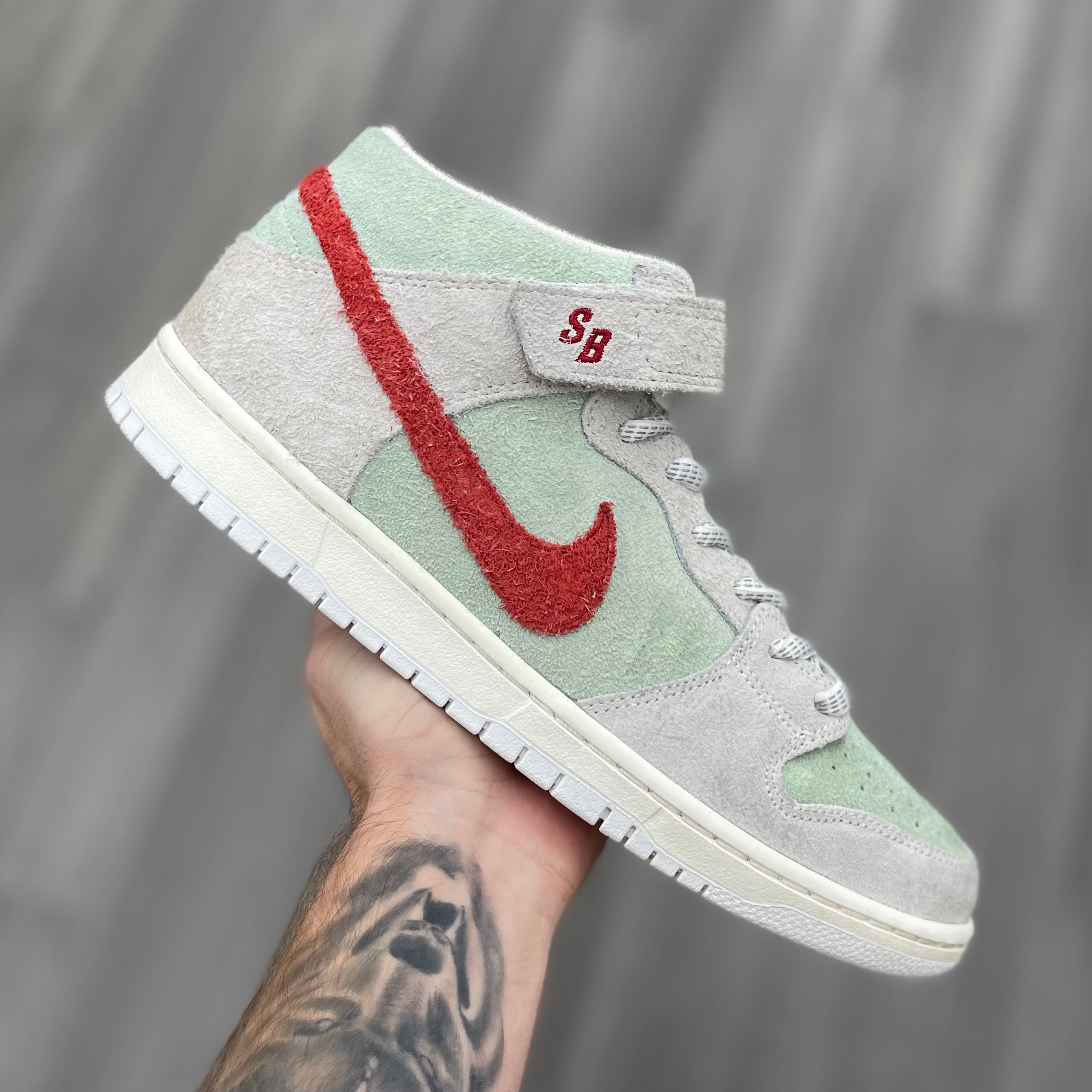 Nike SB Dunk Mid “White Widow”