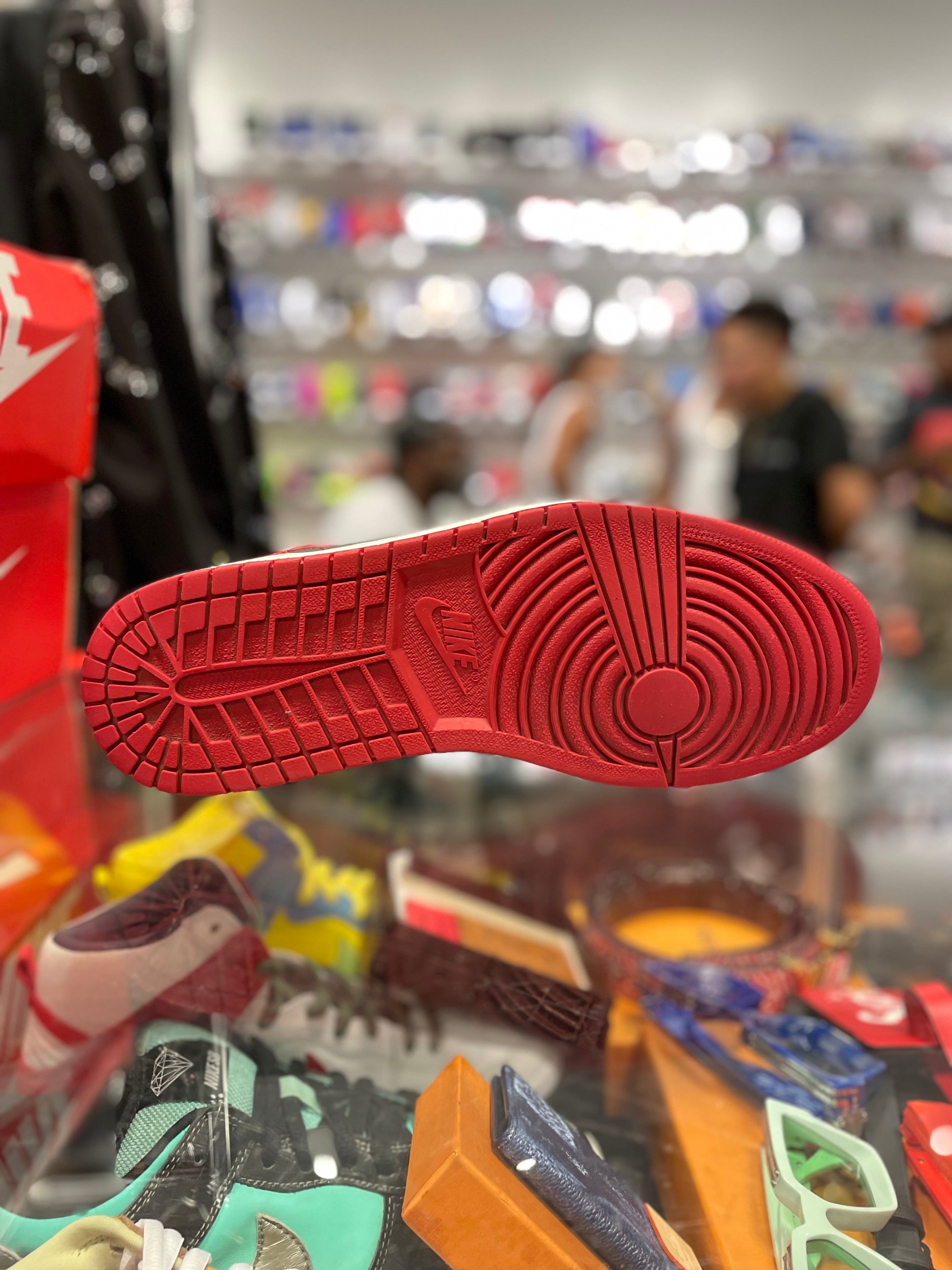 Air Jordan Retro 1 “2013 Bred”