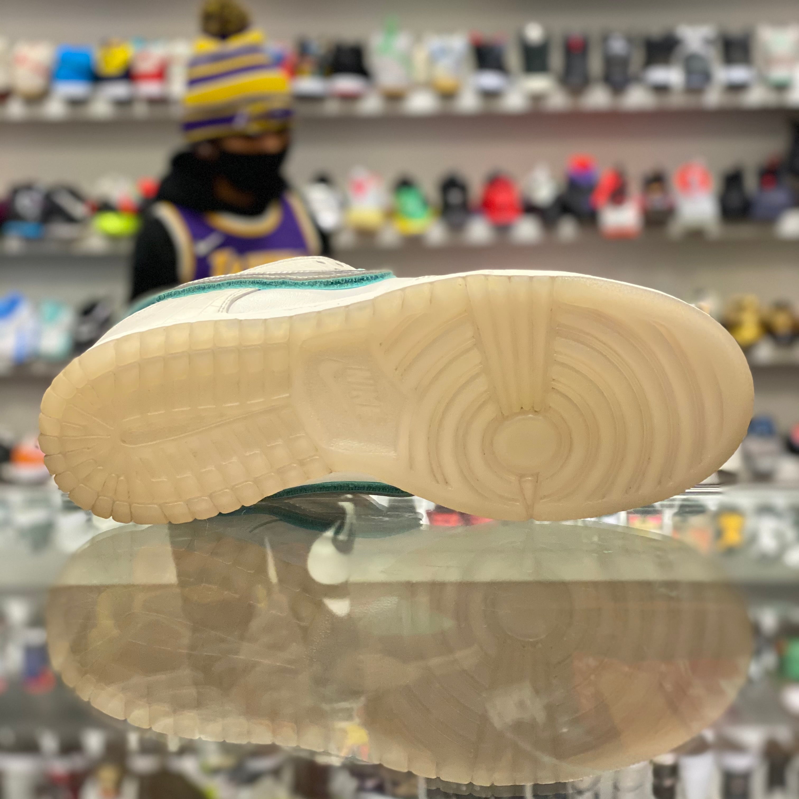 Nike SB Dunk Low “White Diamond”