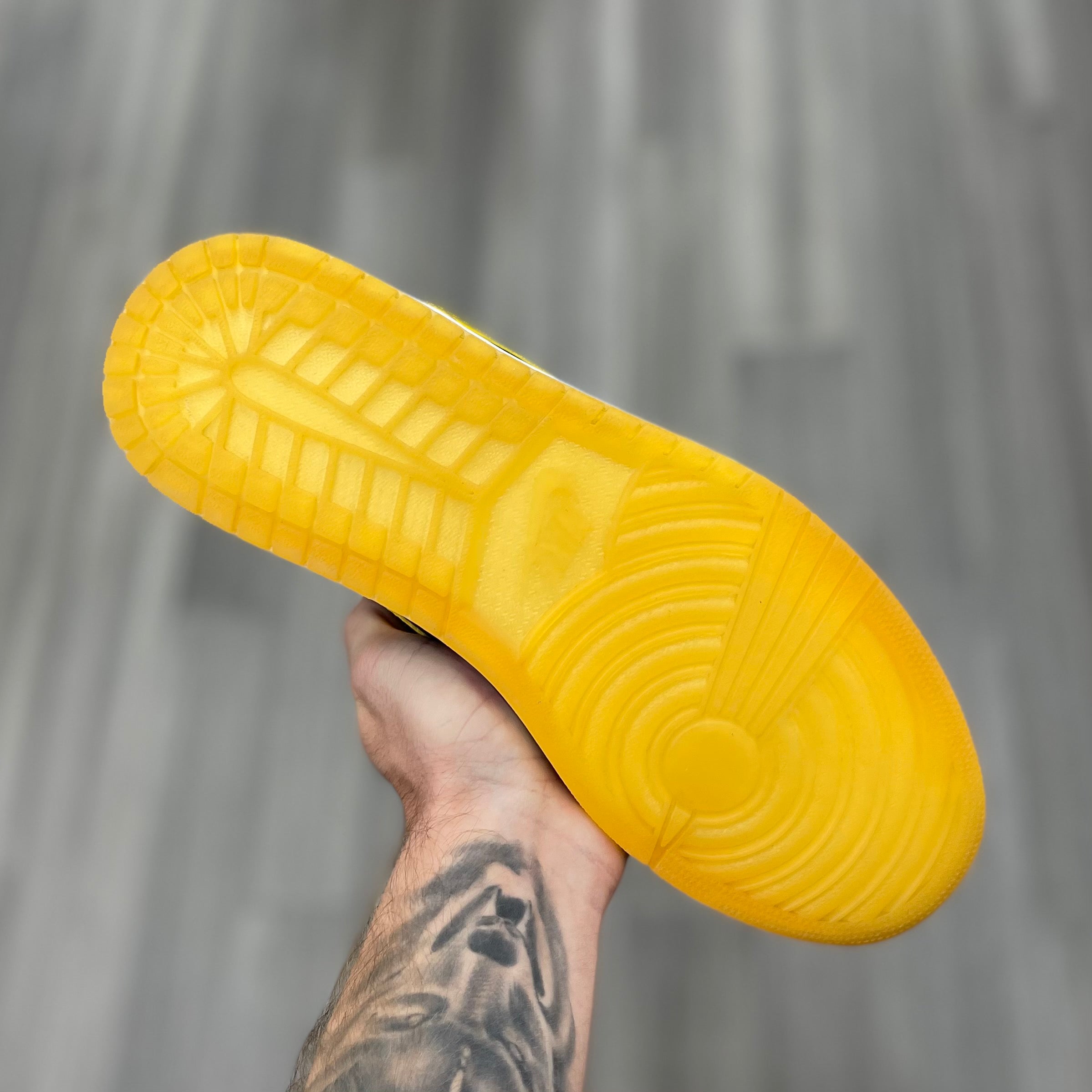 Air Jordan 1 Retro Mid “New Love 2017”