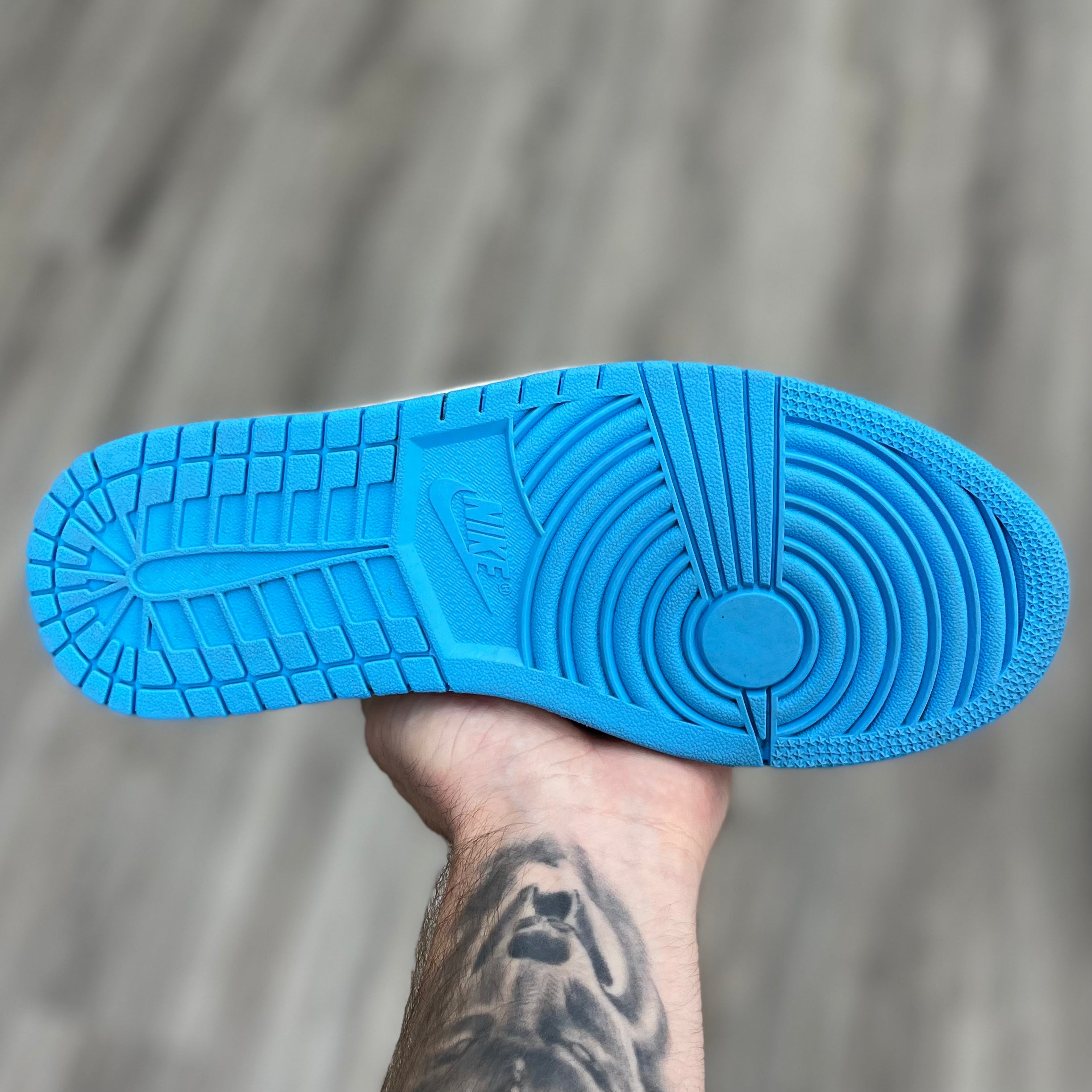 Air Jordan 1 Retro Mid “UNC”