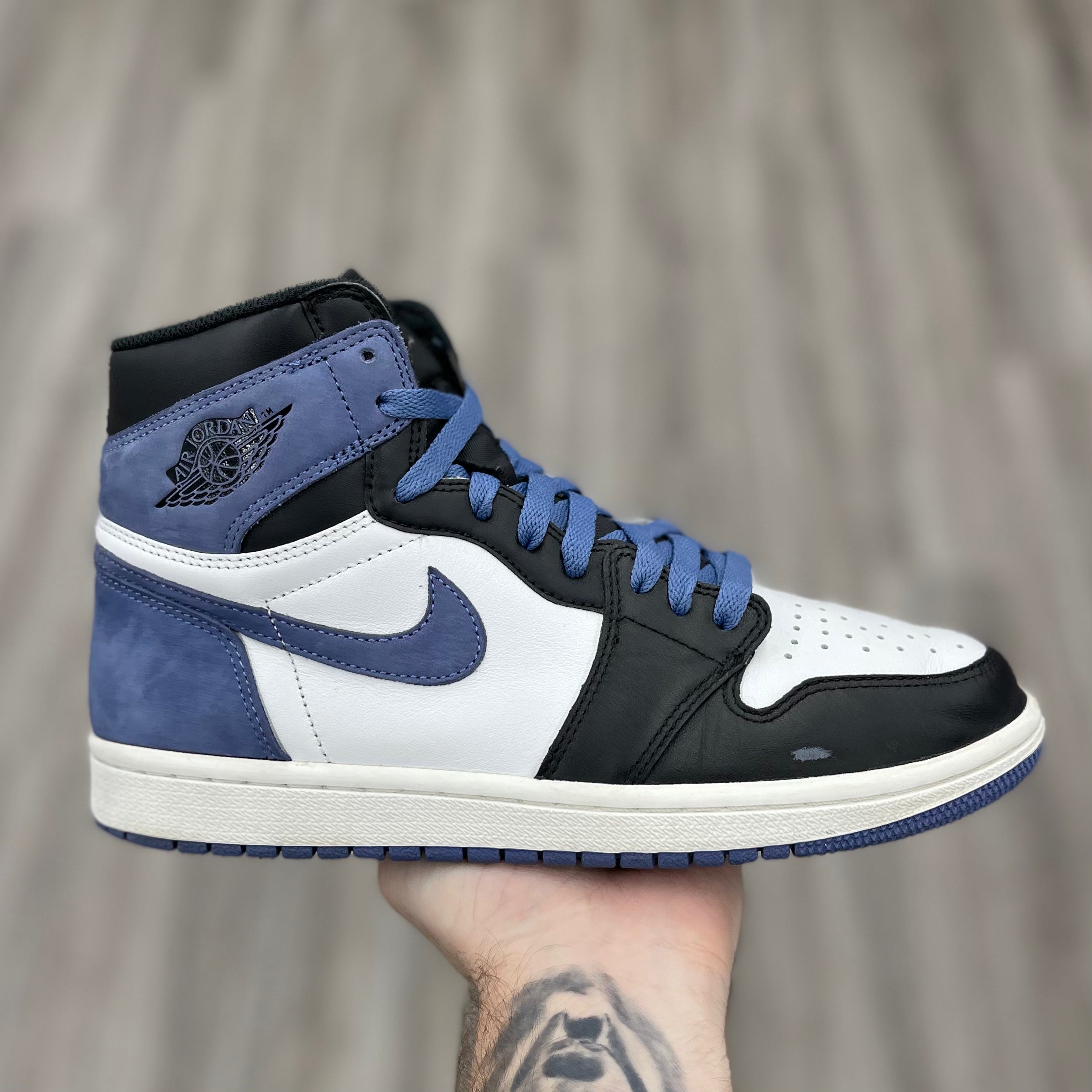 Air Jordan Retro 1 “Blue Moon”