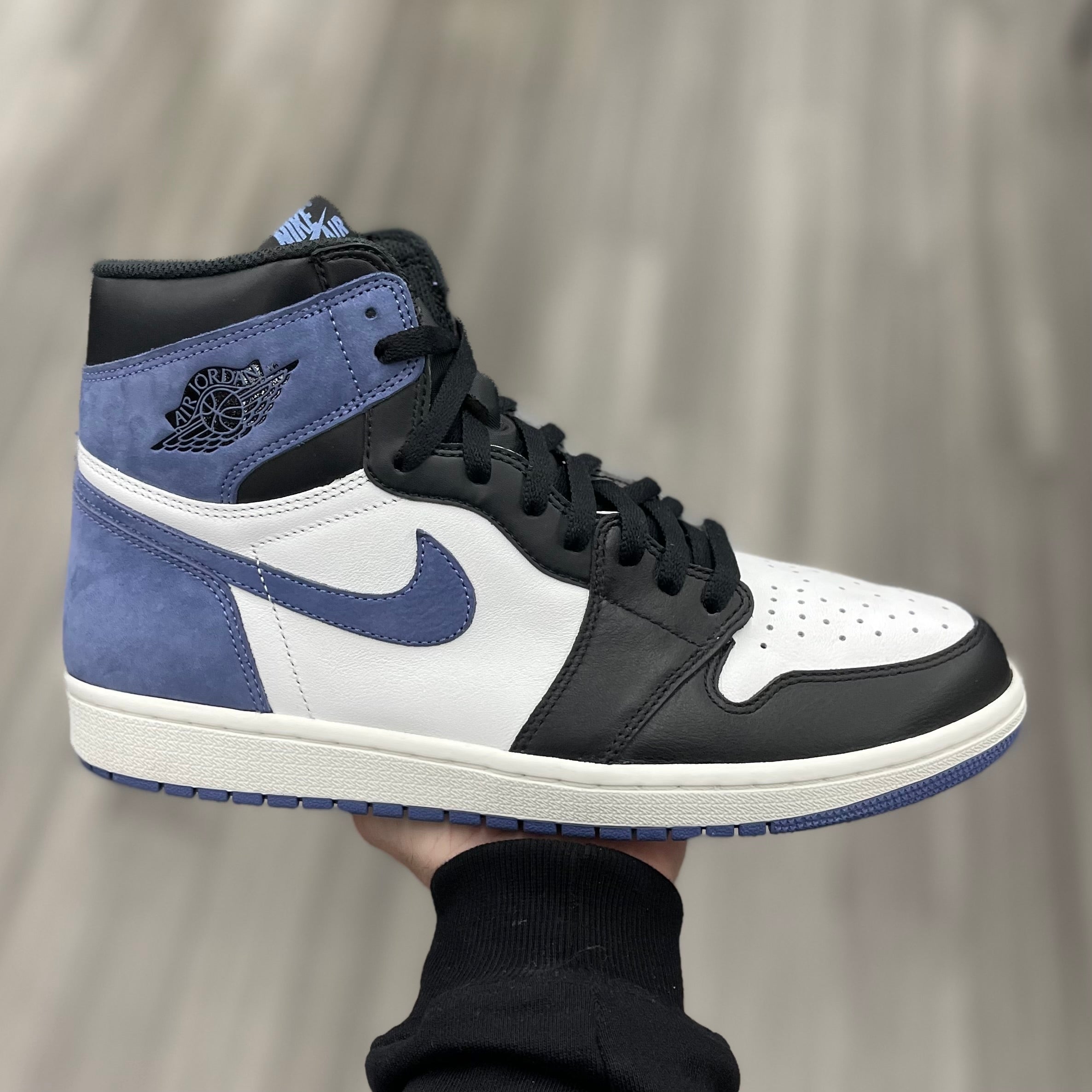 Air Jordan Retro 1 “Blue Moon”