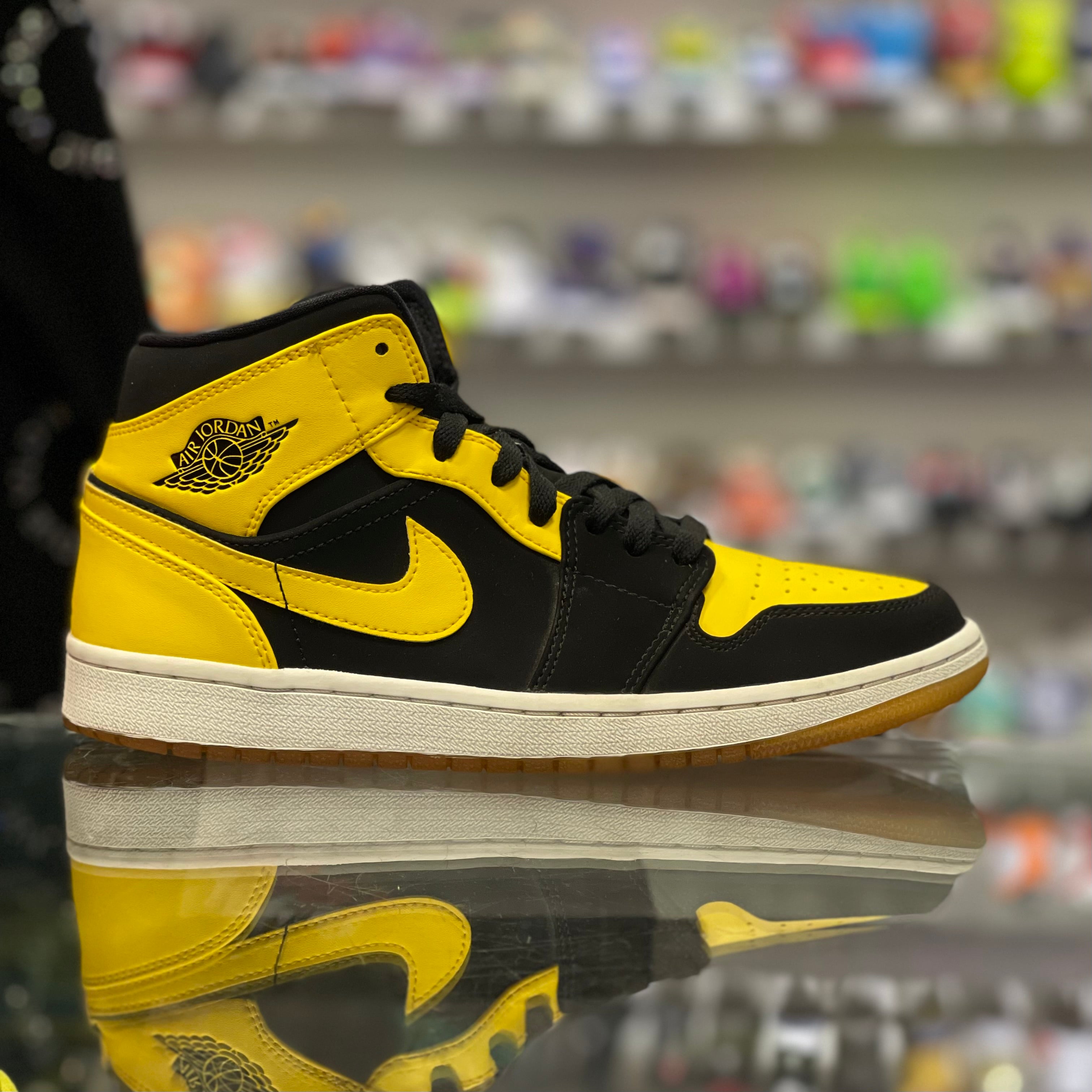 Air Jordan 1 Retro Mid “New Love 2017”
