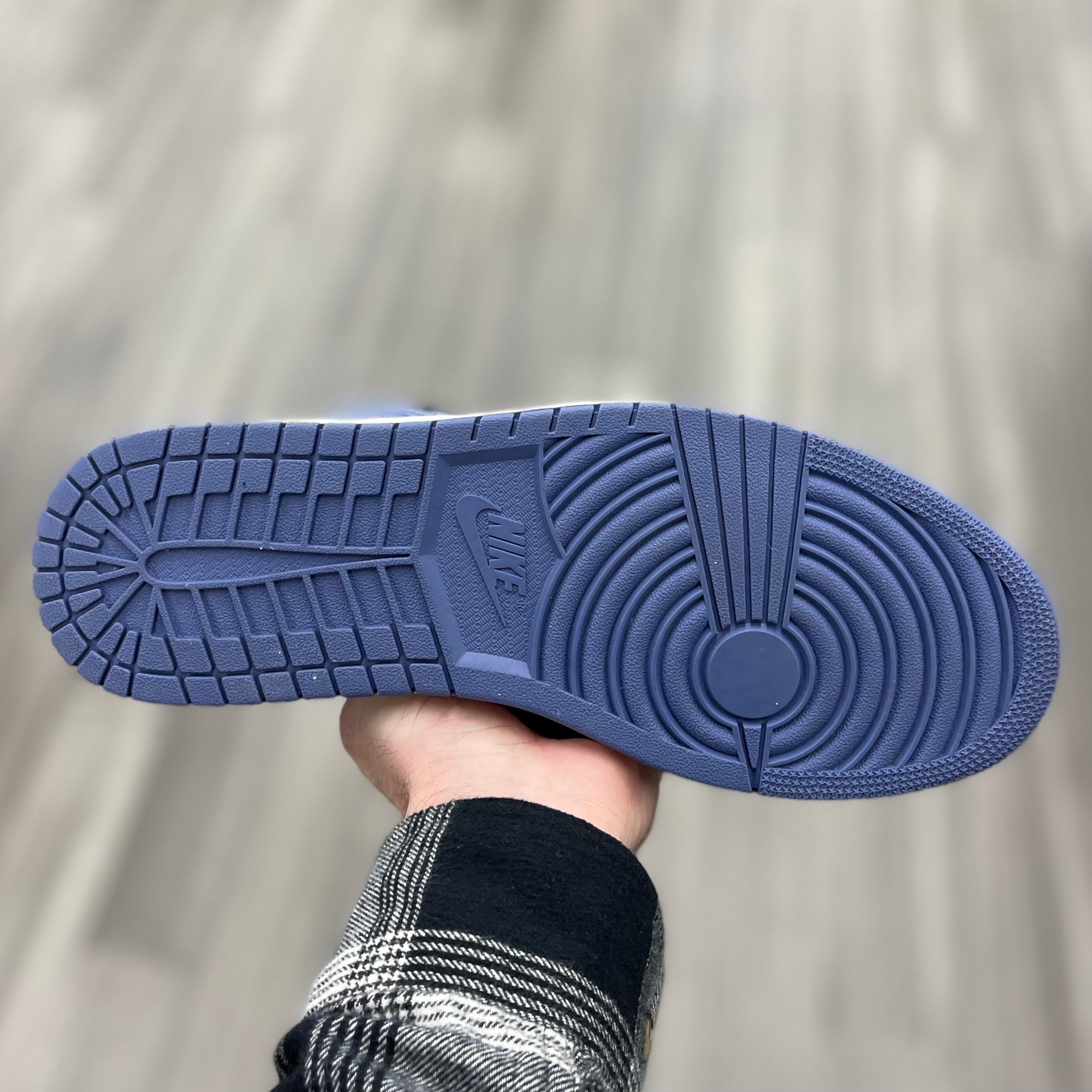 Air Jordan Retro 1 “Blue Moon”