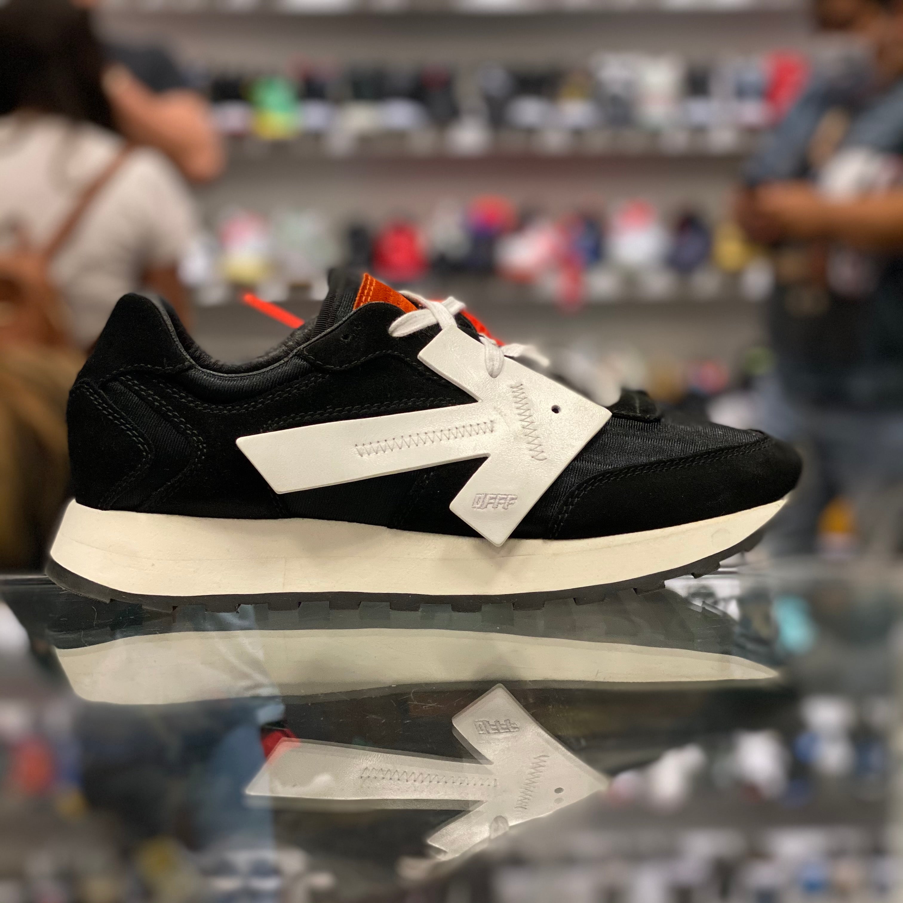 Off-White Runner “Black”