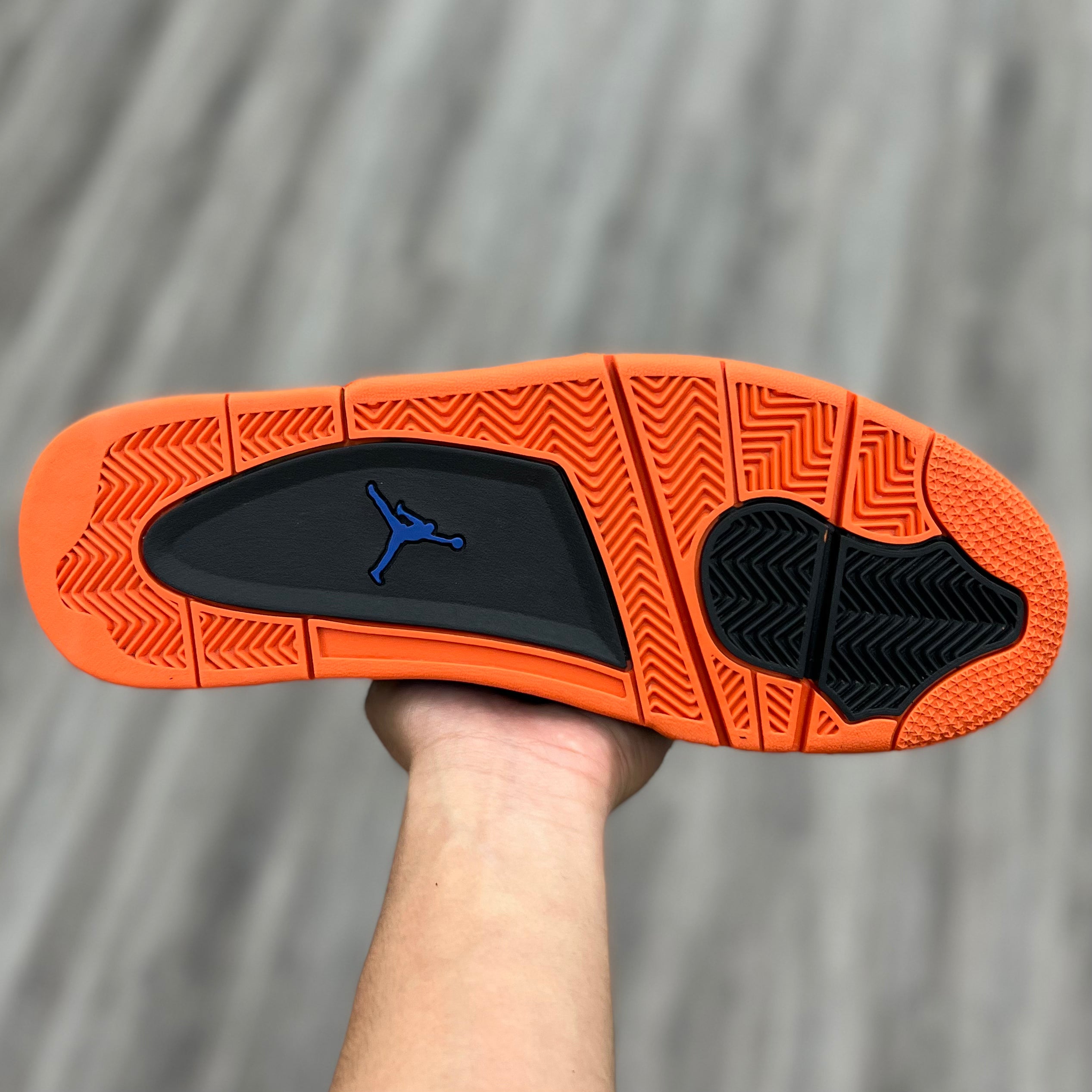 Air Jordan 4 Retro “Cavs”