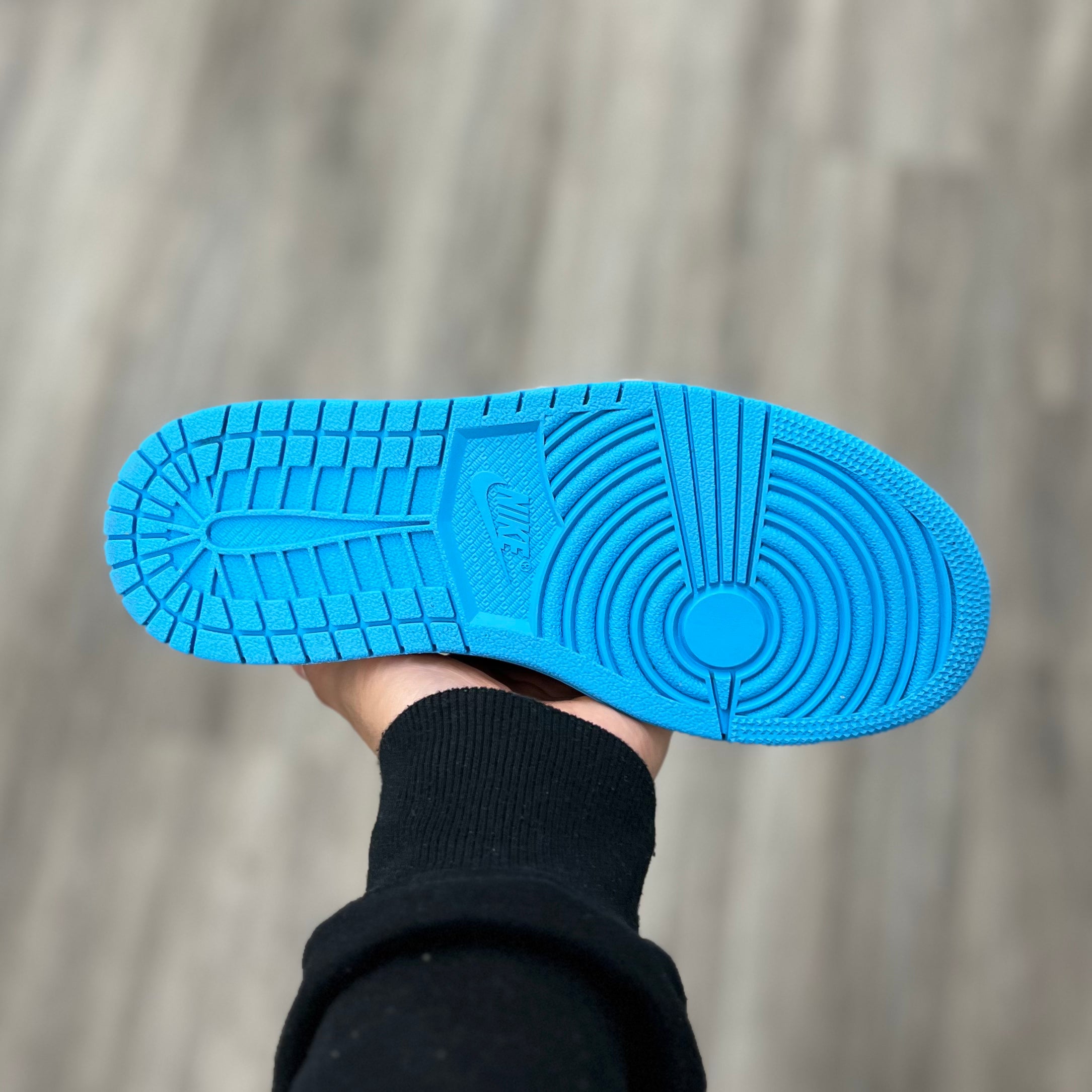 Air Jordan 1 Retro x Off White University Blue “UNC”