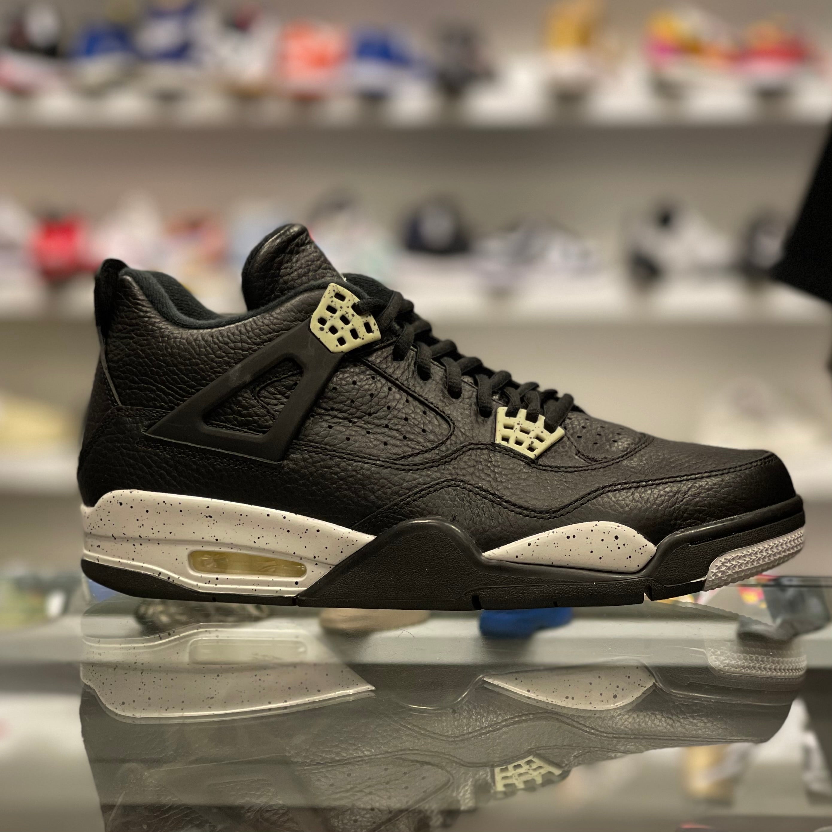 Air Jordan 4 Retro “Oreo”