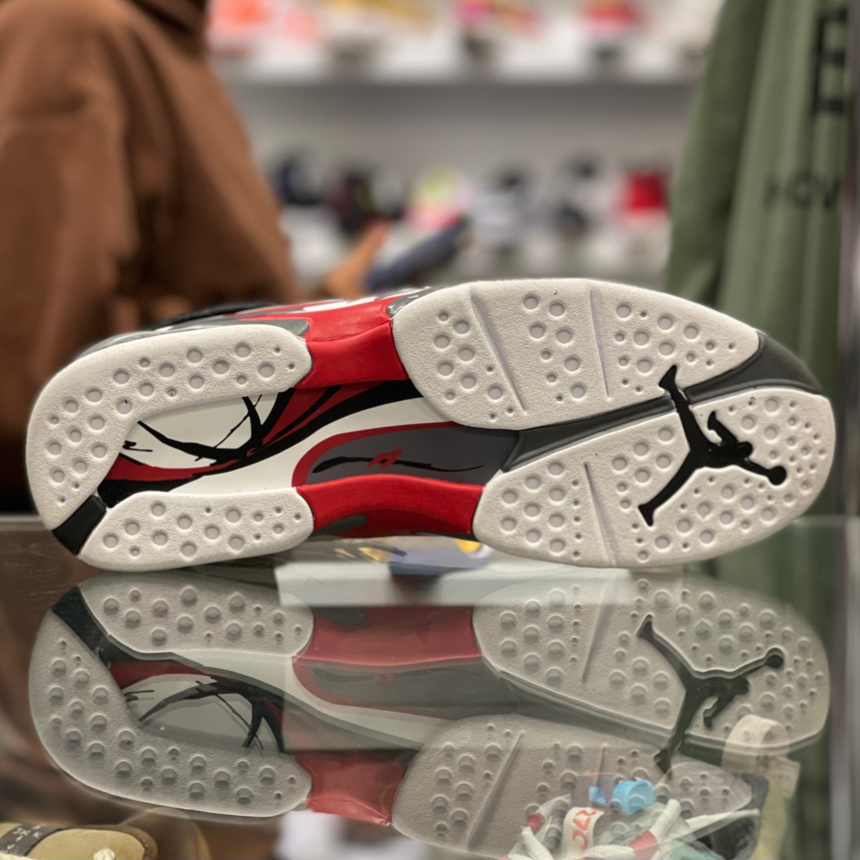 Air Jordan 8 Retro “Bugs Bunny”