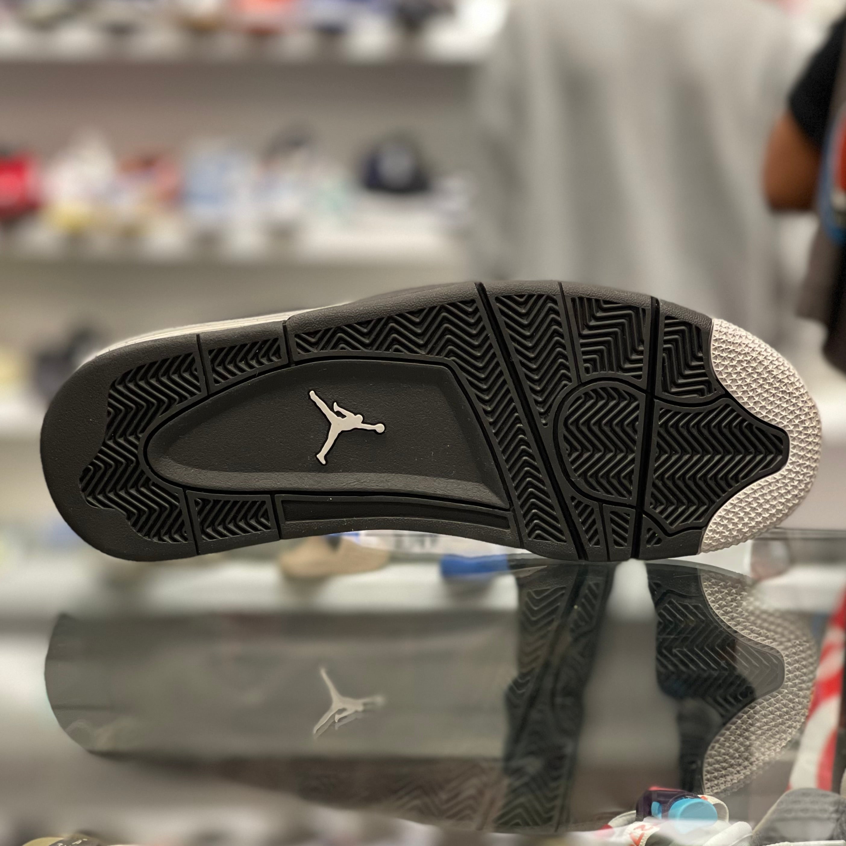 Air Jordan 4 Retro “Oreo”