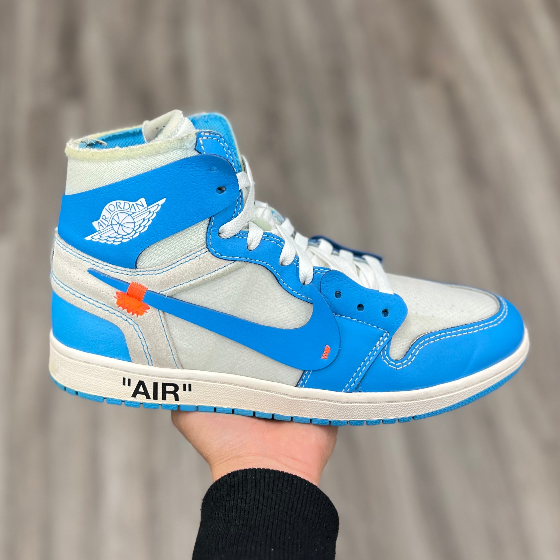 Air Jordan 1 Retro x Off White University Blue “UNC”