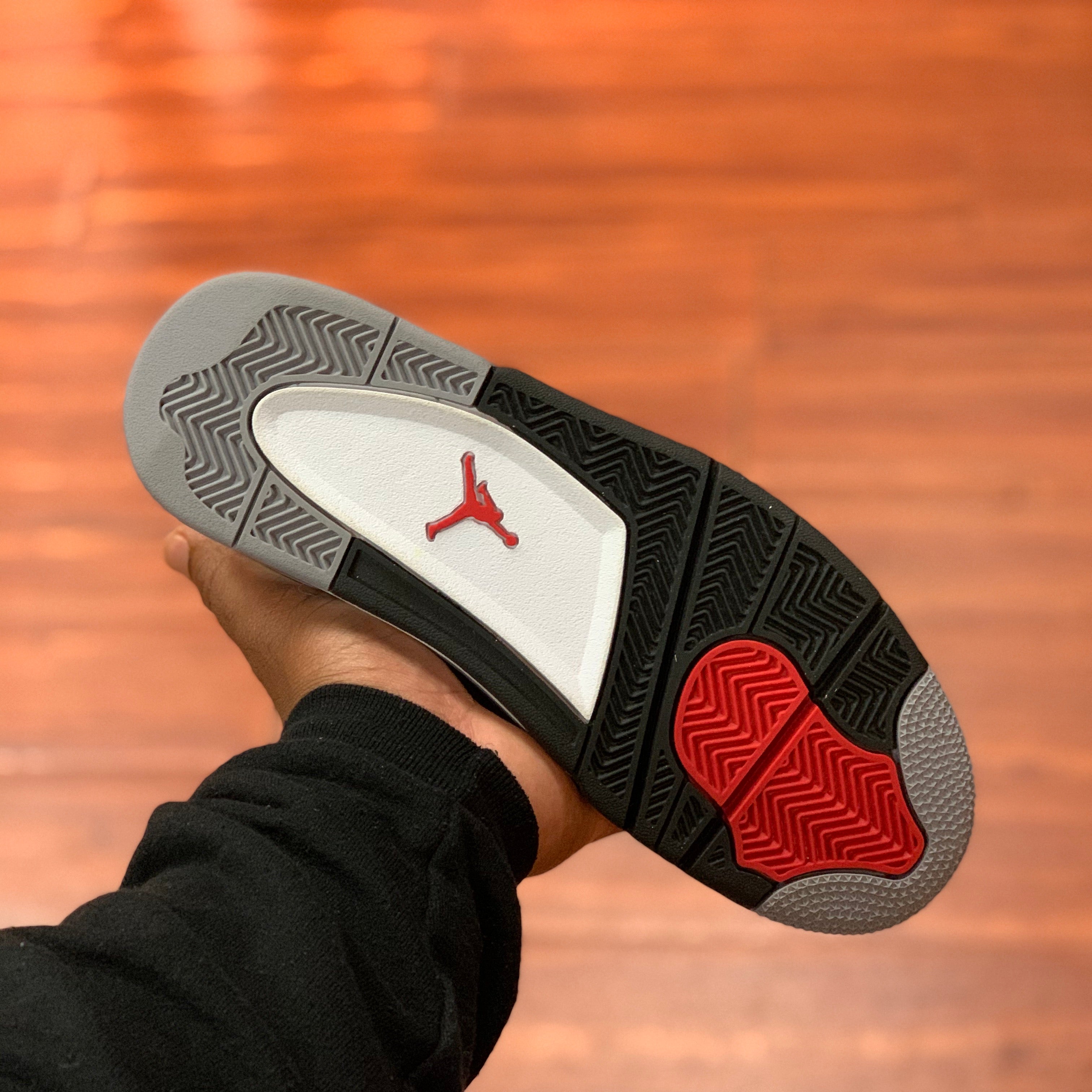 Air Jordan 4 Retro “White Cement 2012”